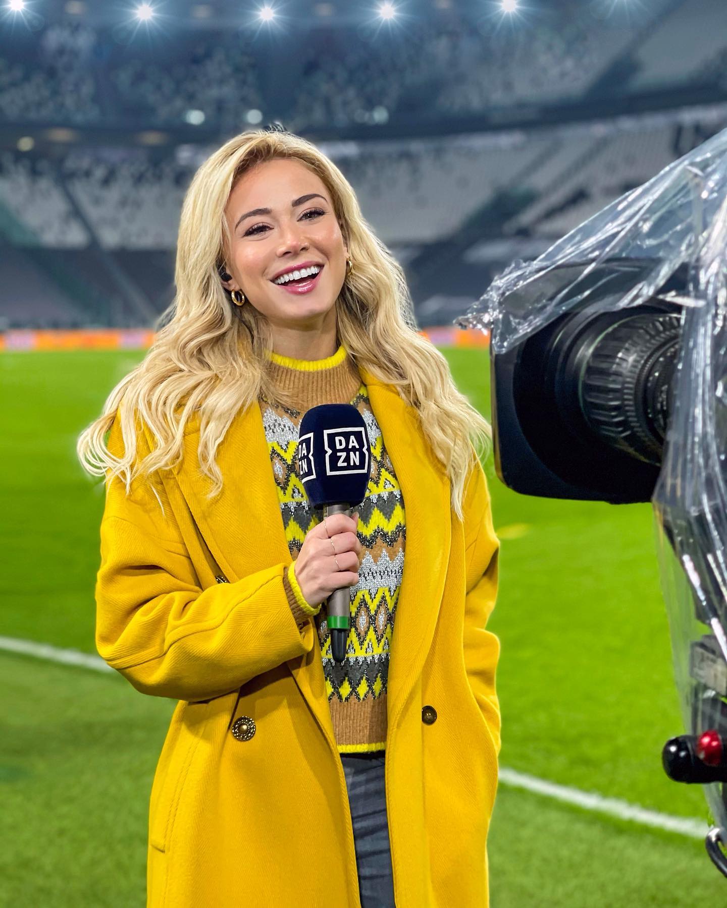 Diletta Leotta Felice di ricominciare con la speranza di rivederci presto allo stadio...