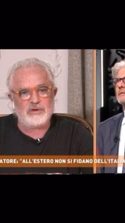 Flavio Briatore Mario Monti dice che io non sono un opinion maker. 

Ha ragione : io sono un Mak...