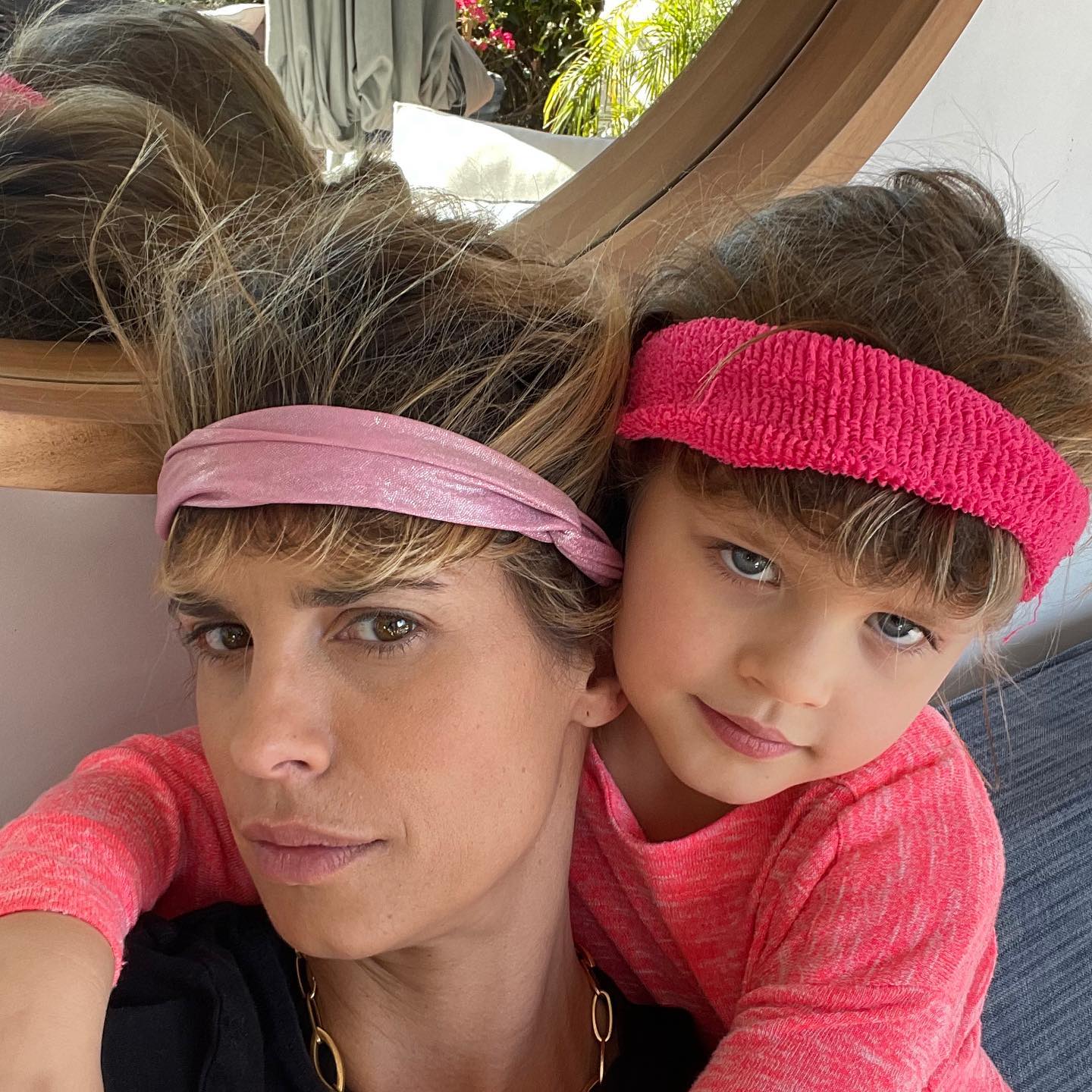 Elisabetta Canalis I famosi riccioli.
Her “ curls”  for you....