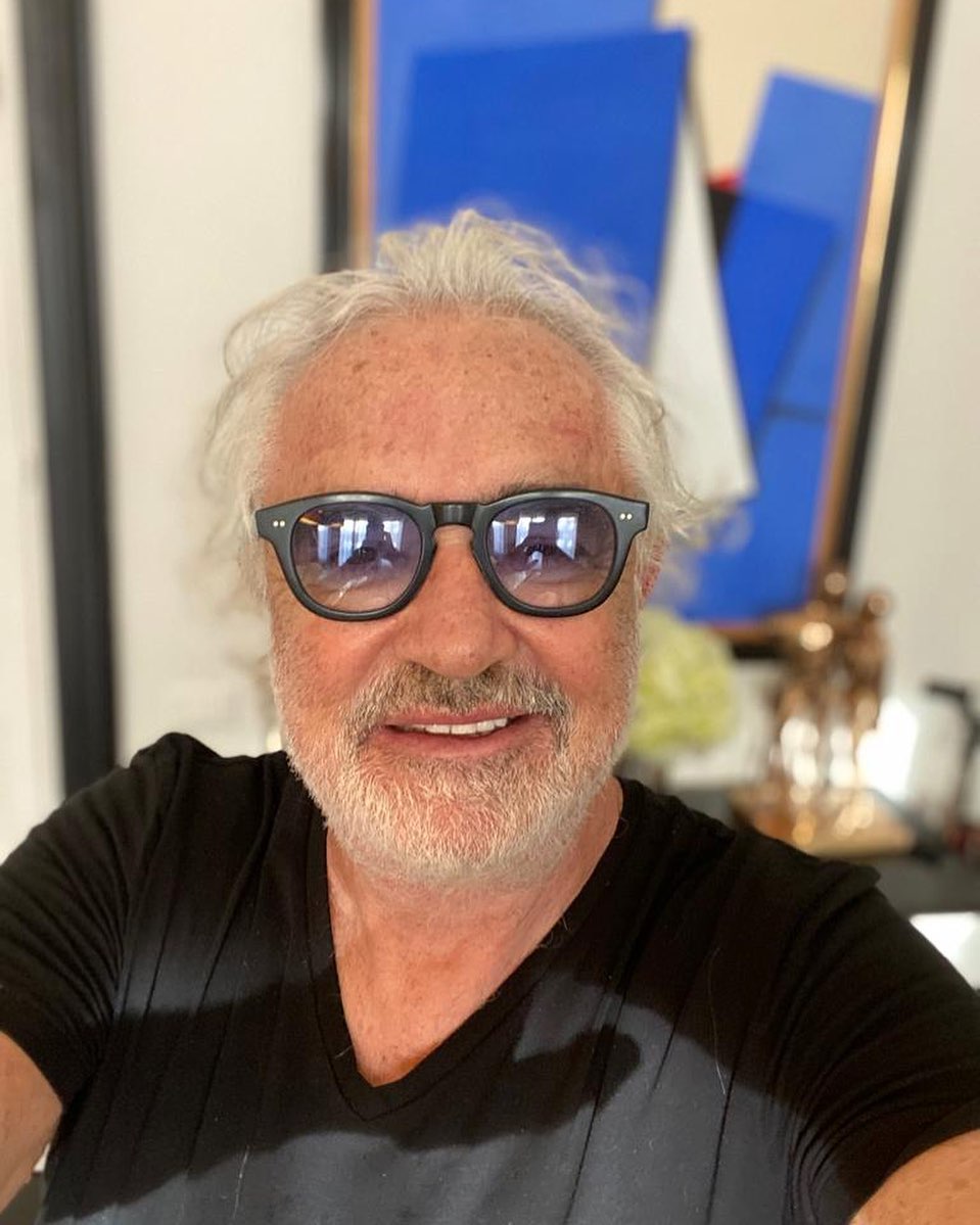 Flavio Briatore Appena rientrato dalla camminata giornaliera. Oggi 6 km. 

Buona giornata a tutt...