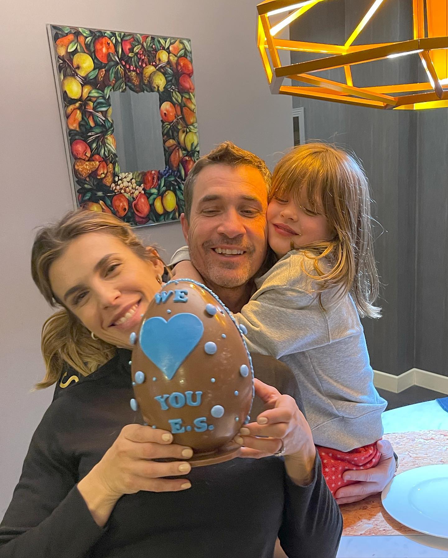 Elisabetta Canalis Ciao Milano, questa volta sono rimasta qui per un bel po’..siamo passati attrave...