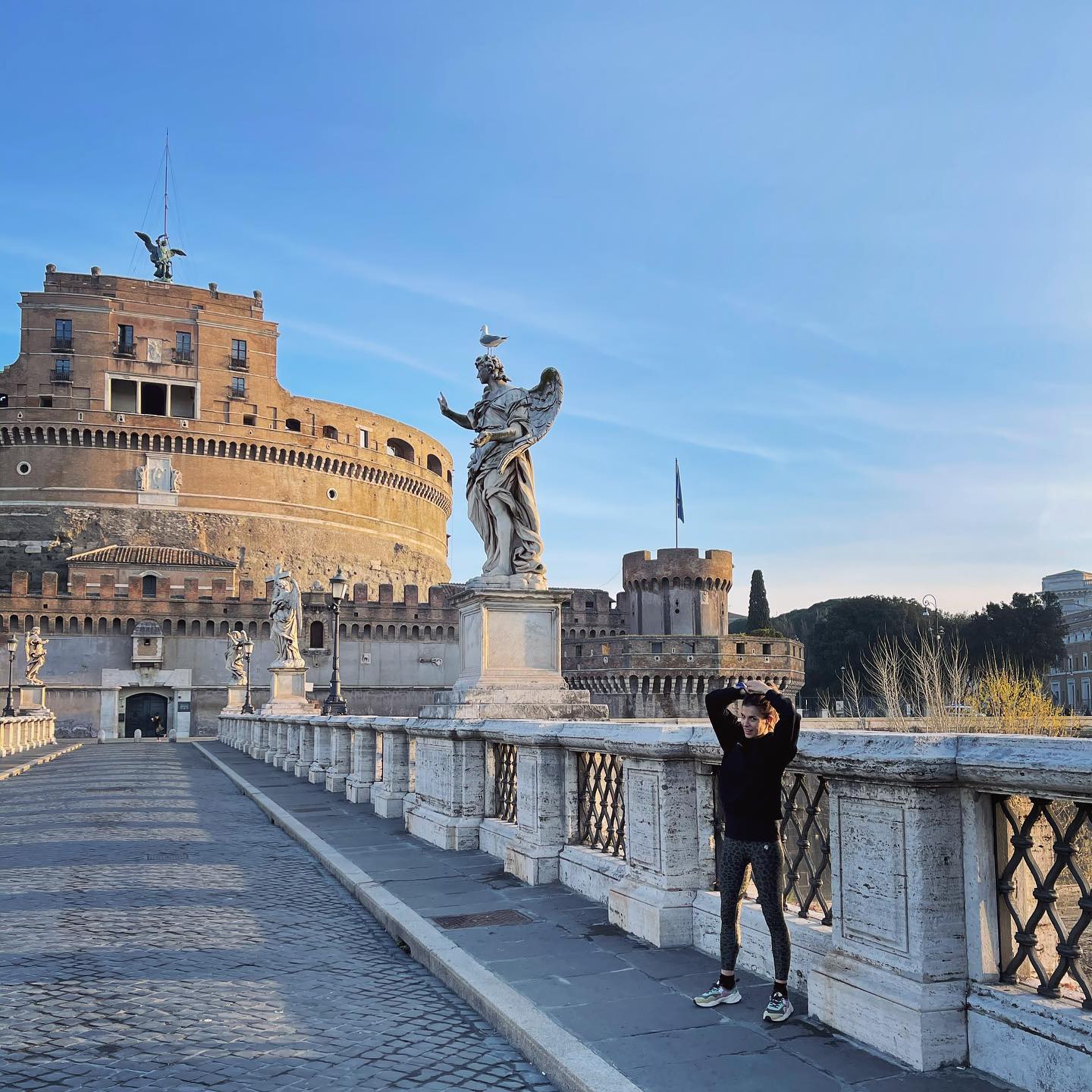 Elisabetta Canalis “Forse dovevi andartene per ritrovare davvero un posto,forse dovevi viaggiare pe...