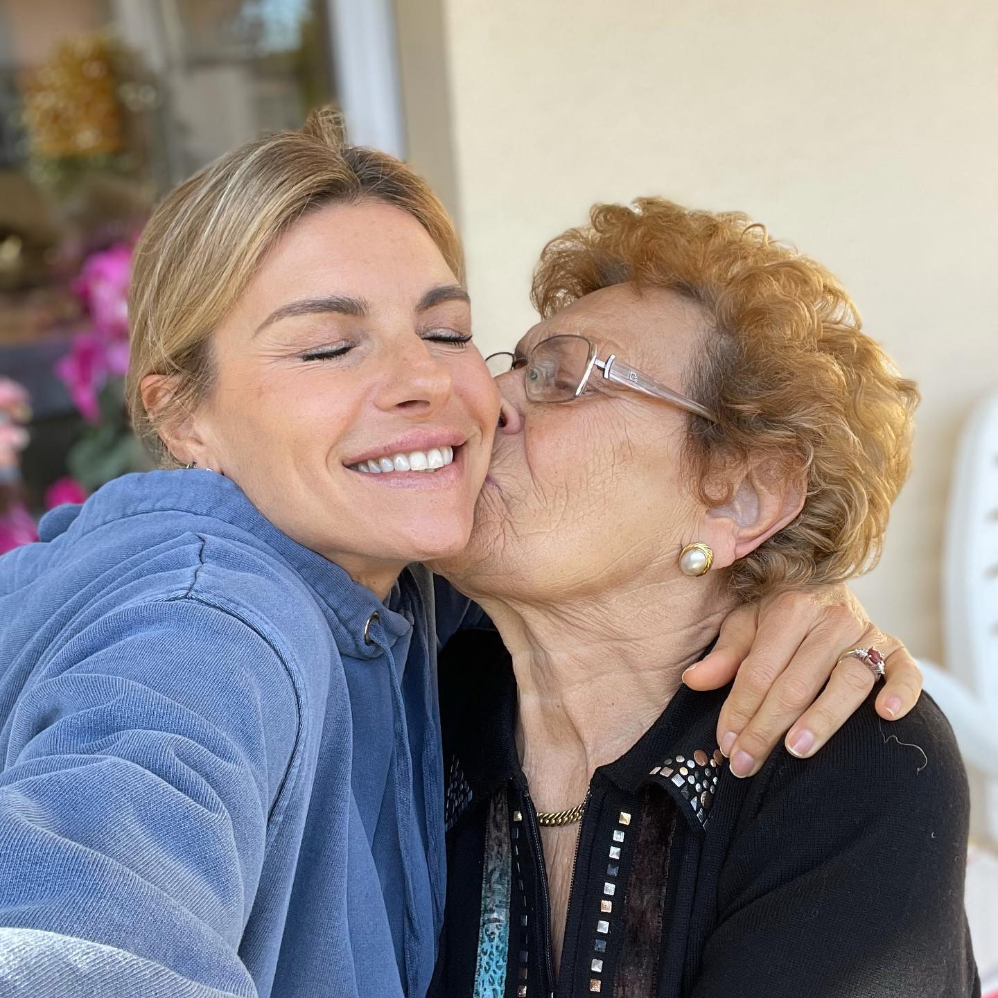 Martina Colombari Tutto l’amore che c’è 
Io e la nonna Maria 
vi auguriamo Buona Pasquetta...