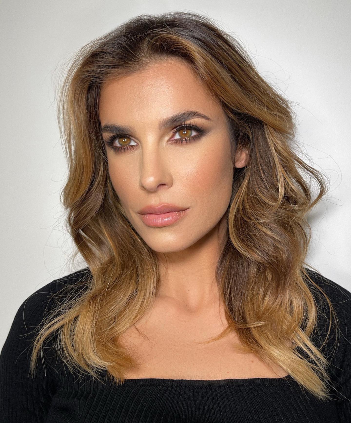 Elisabetta Canalis Feeling  in a total  look! Make-up by the magic 

Products used:
Skin Realist  M...