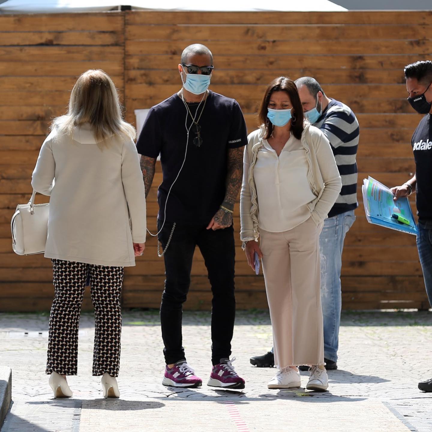 Fabrizio Corona AUGURI MAMMA  . Tornerà presto il sereno su tutto e ci penserò io . Te lo promet...