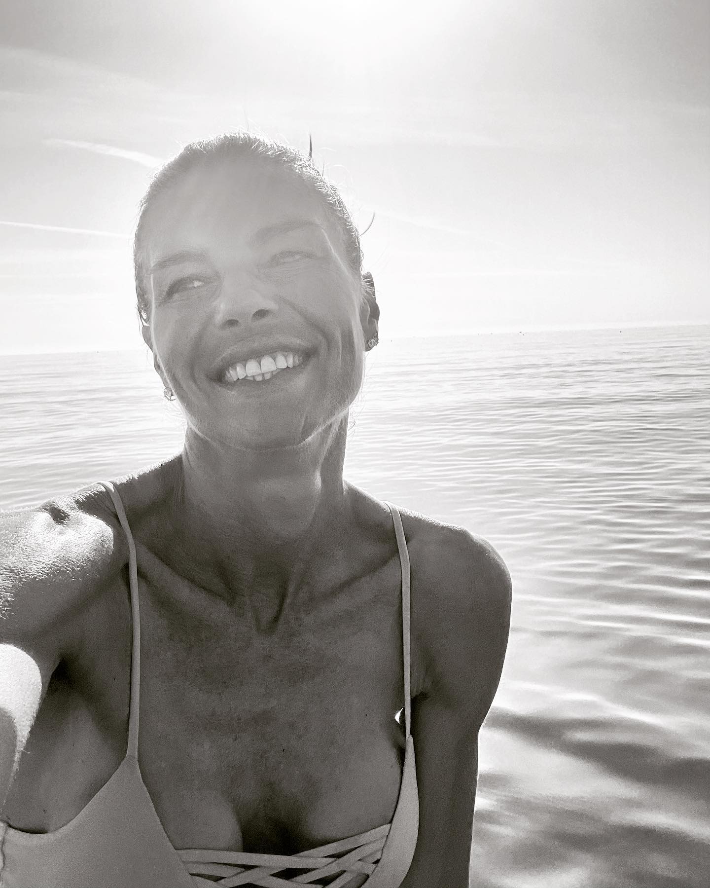 Martina Colombari Stessa spiaggia, stesso mare.... la mia Riccione...