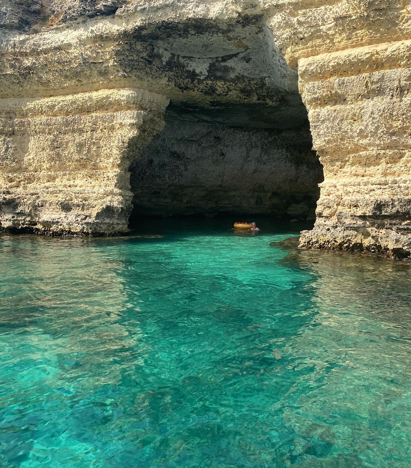 Elisabetta Gregoraci Un tuffo tra una riunione di scaletta e il palco di Battiti...