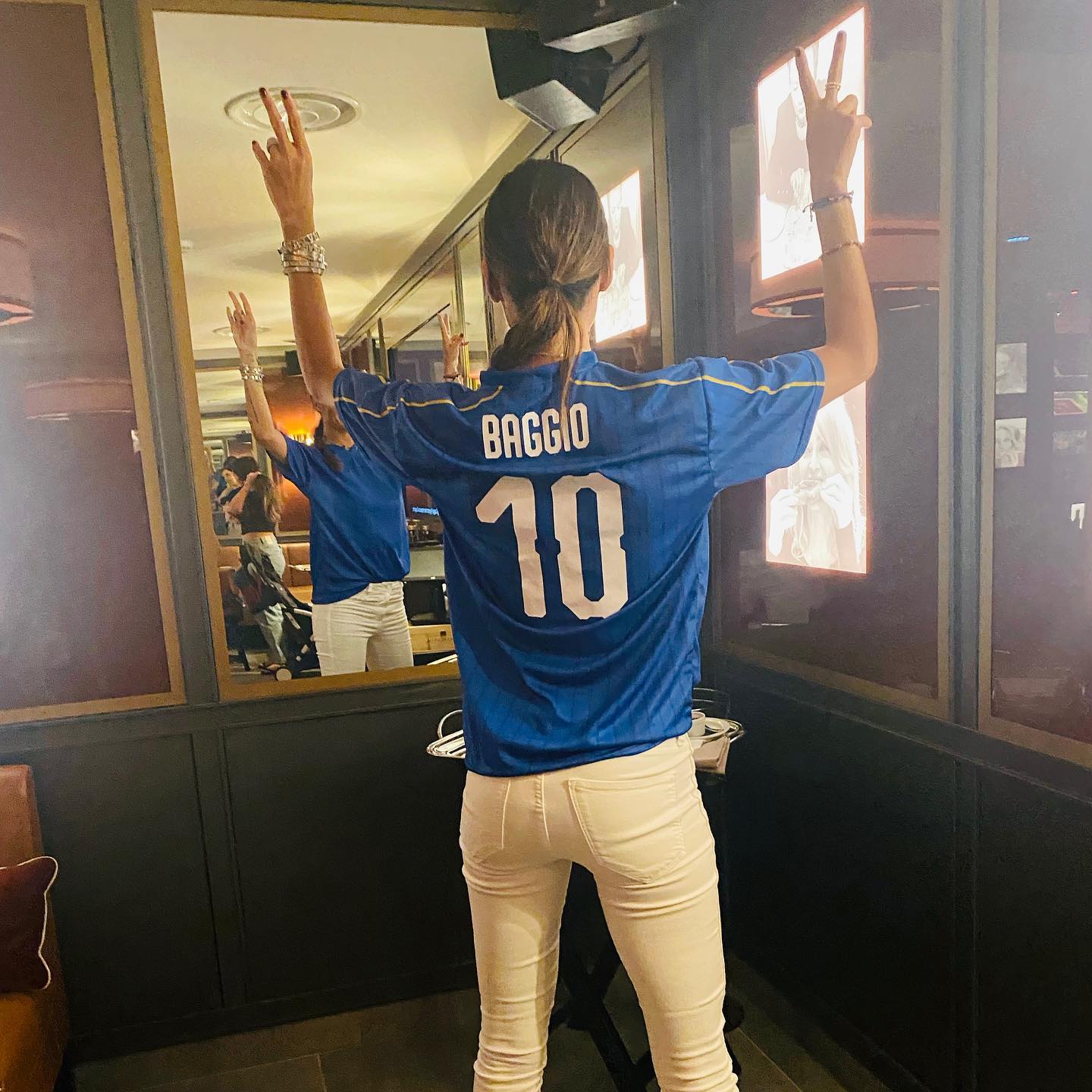 Elisabetta Gregoraci Grazie ragazzi, grazie azzurri..un’emozione immensa! CAMPIONI D’EUROPA...