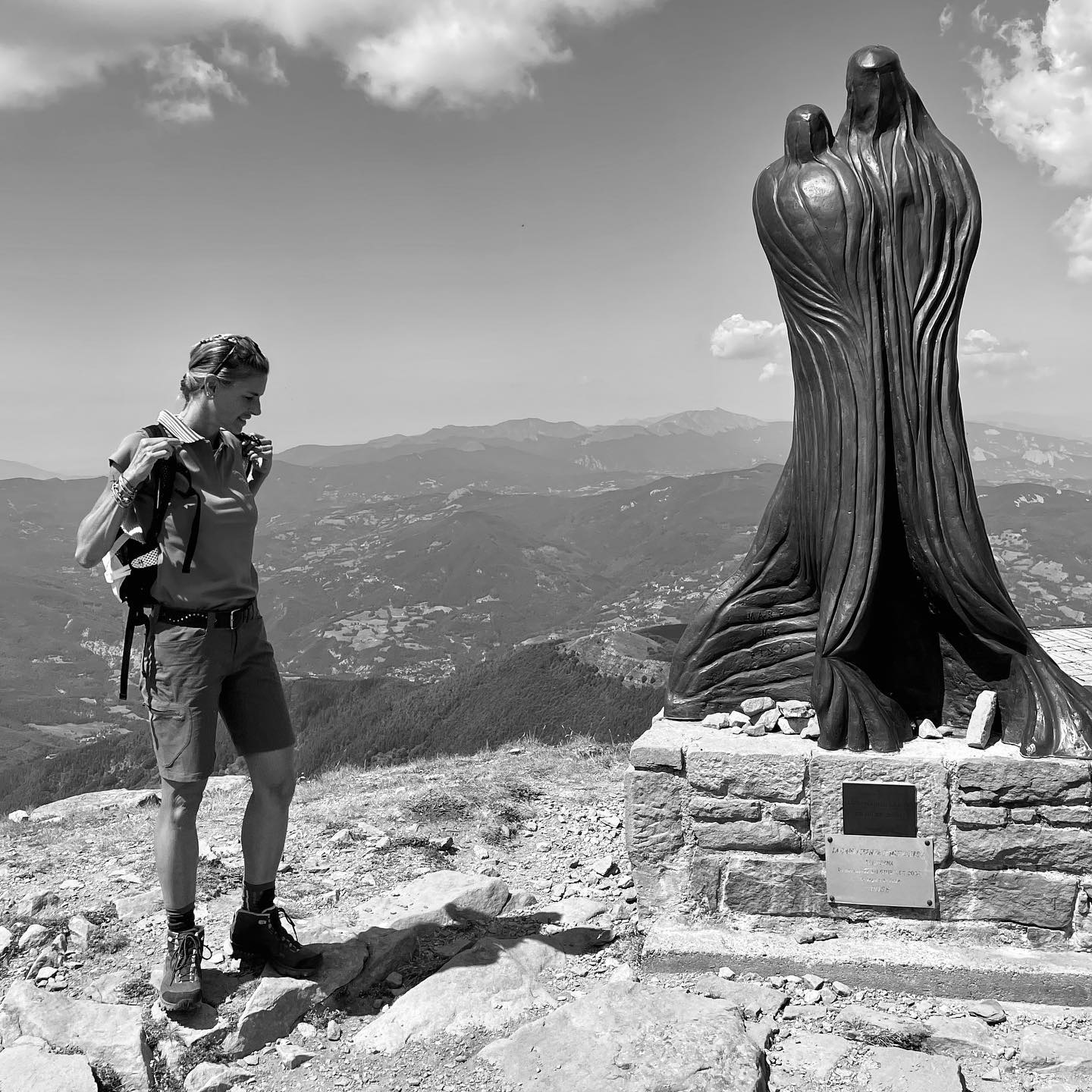 Martina Colombari Monte Cimone 2165 mt
E’ in atmosfera che le orme degli uomini compaiono prima e ...