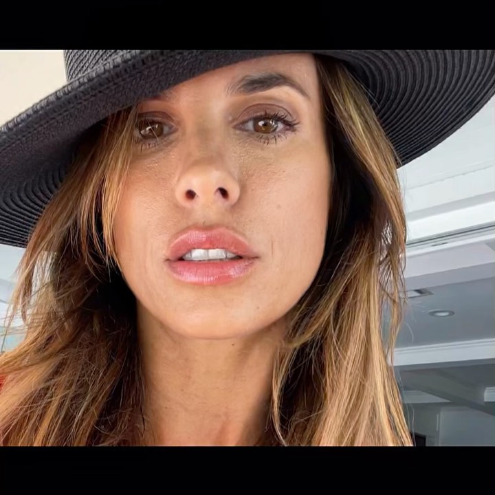 Elisabetta Canalis E tu guardami in faccia e dimmi che è veroo 
.....