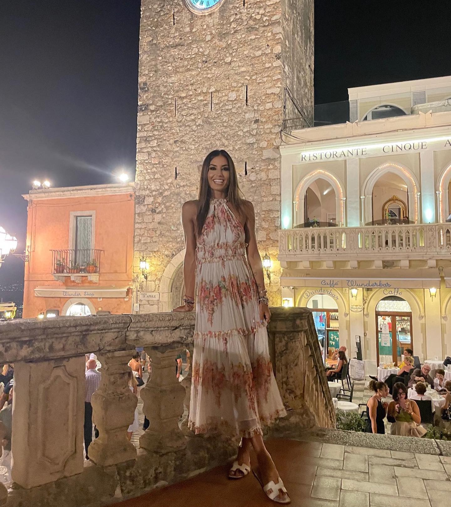 Elisabetta Gregoraci Alcune foto di qualche giorno fa a Taormina…dove con la mia mamma ho condiviso t...