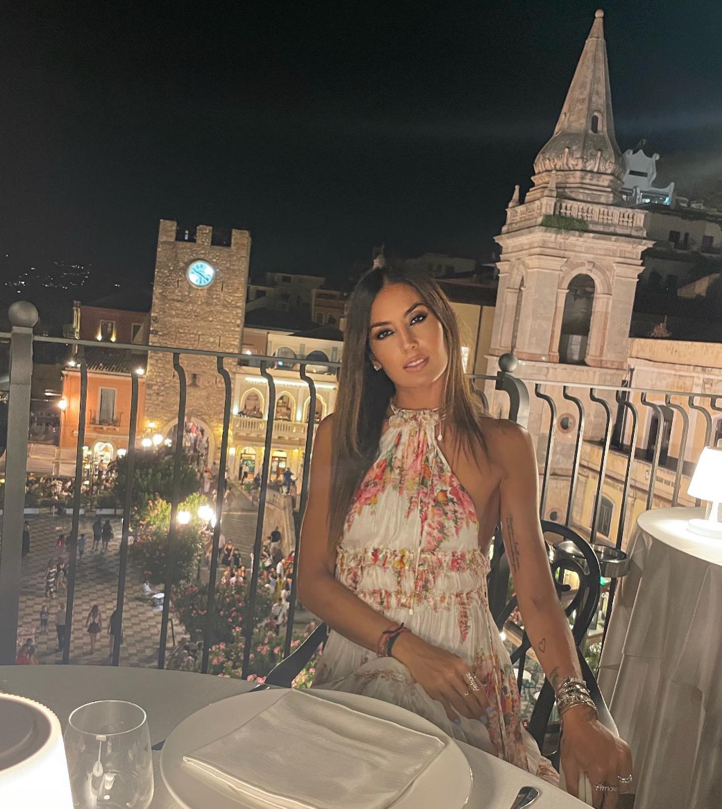 Elisabetta Gregoraci Alcune foto di qualche giorno fa a Taormina…dove con la mia mamma ho condiviso t...