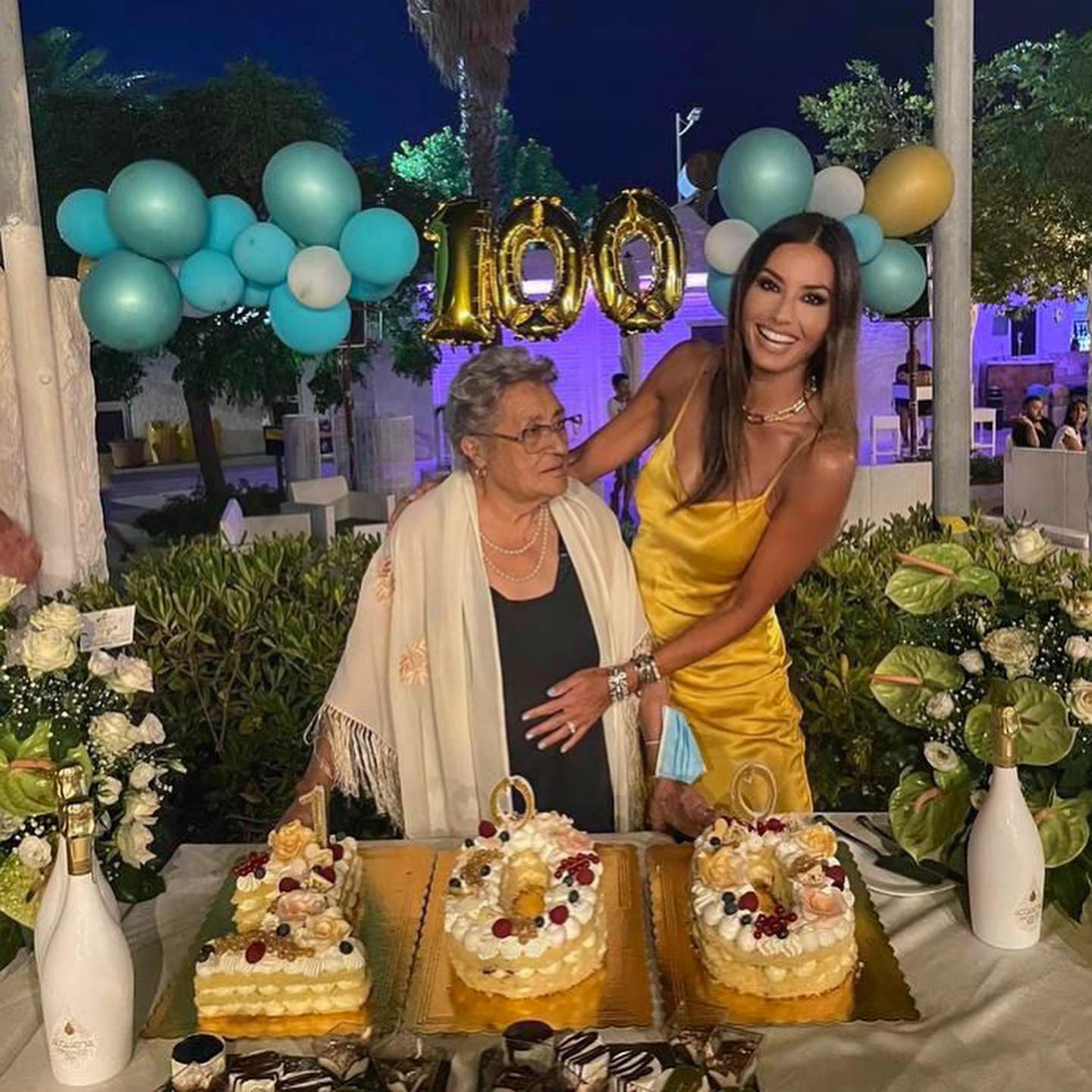 Elisabetta Gregoraci Tantissimi  auguri nonnina mia: sono 100.. Che traguardo bellissimo..che Dio ti ...