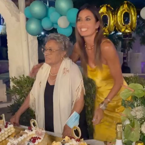 Elisabetta Gregoraci Tantissimi  auguri nonnina mia: sono 100.. Che traguardo bellissimo..che Dio ti ...