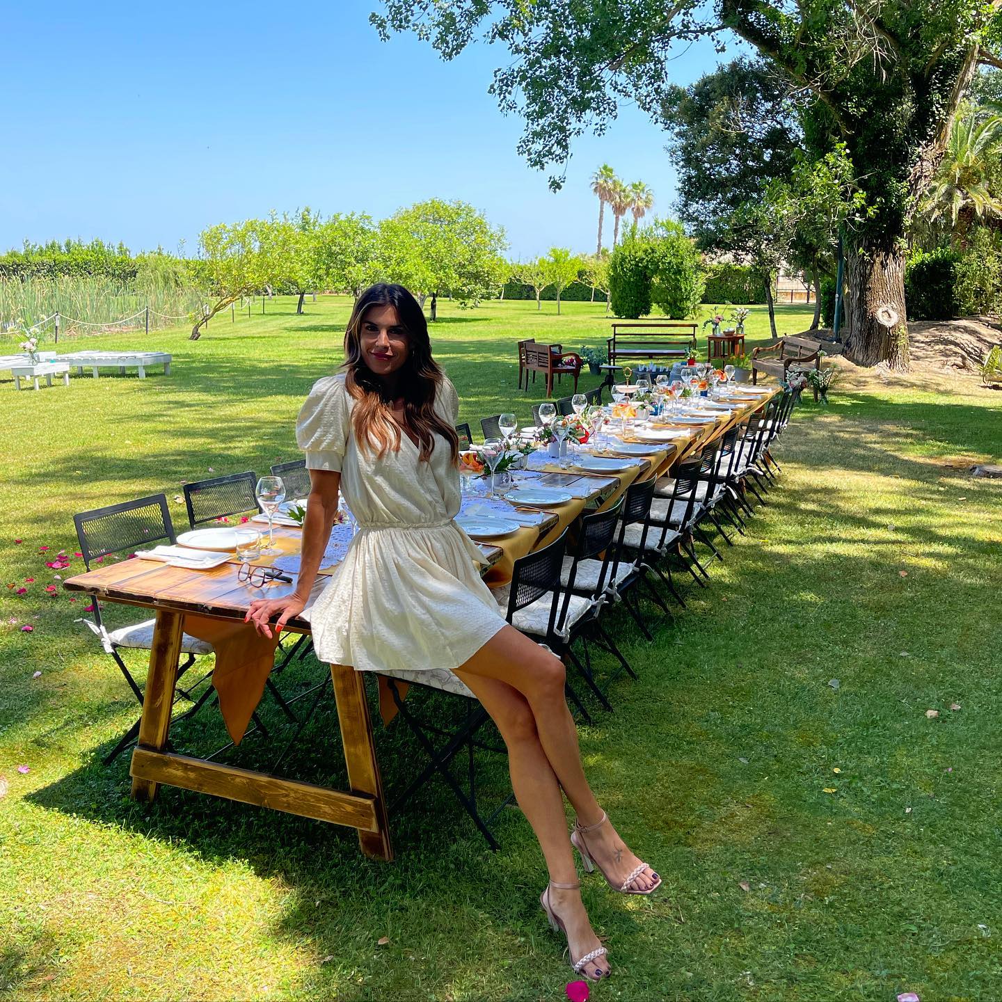 Elisabetta Canalis Ricordi speciali di un pranzo di inizio estate presso la tenuta di Sella & Mosca...