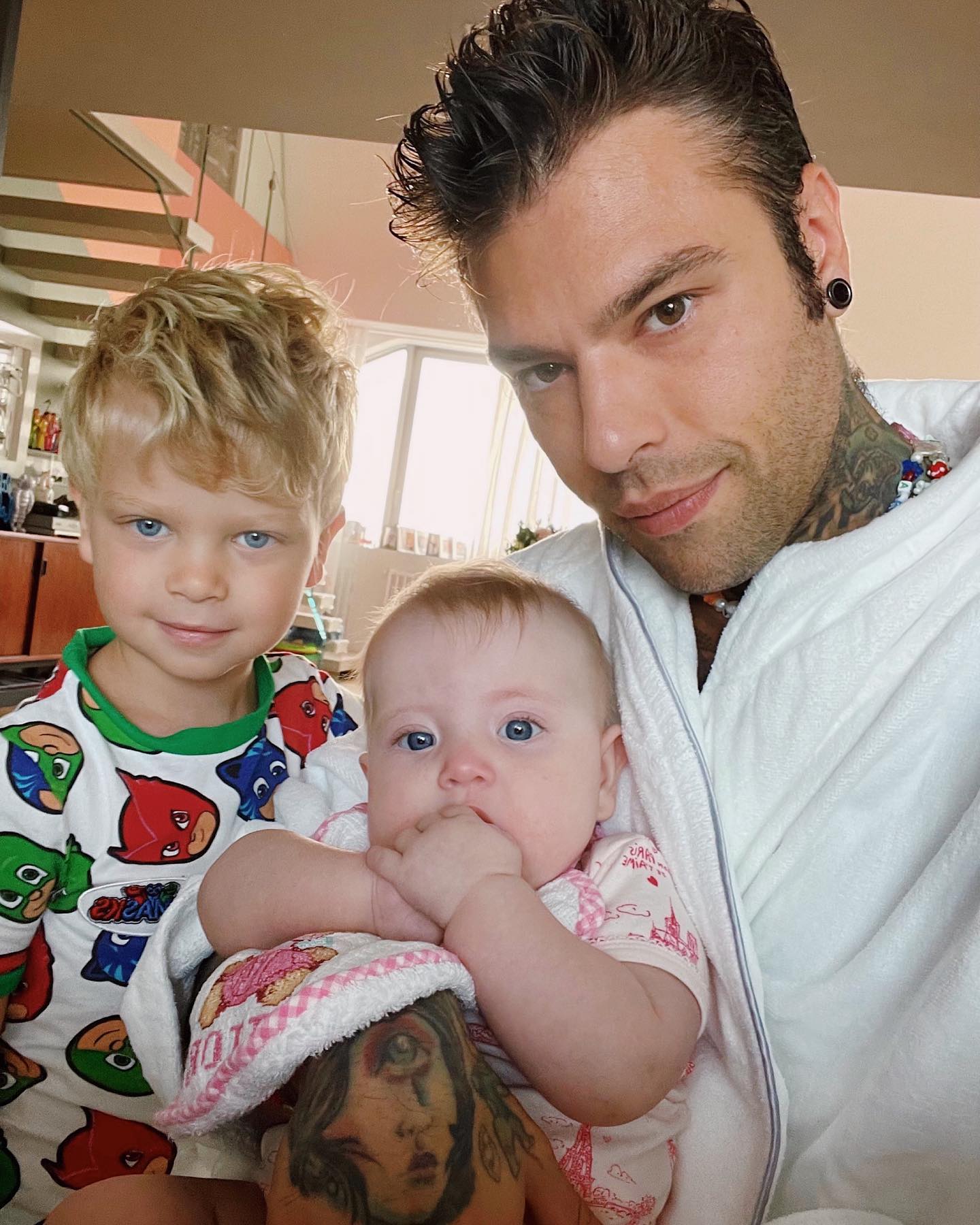 Fedez Gli occhi azzurri come il papà...