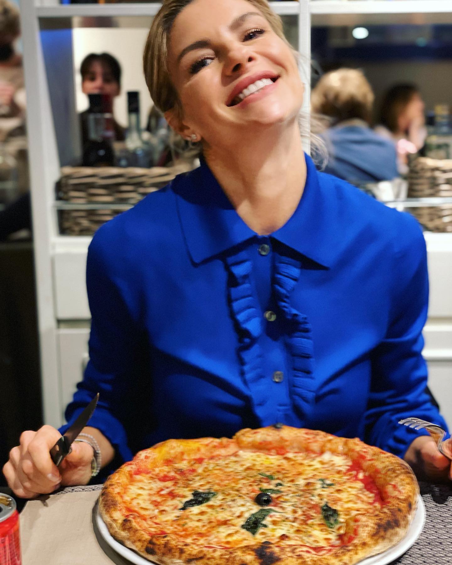 Martina Colombari Pizza della domenica 
Io la mangerei anche a colazione !!!...