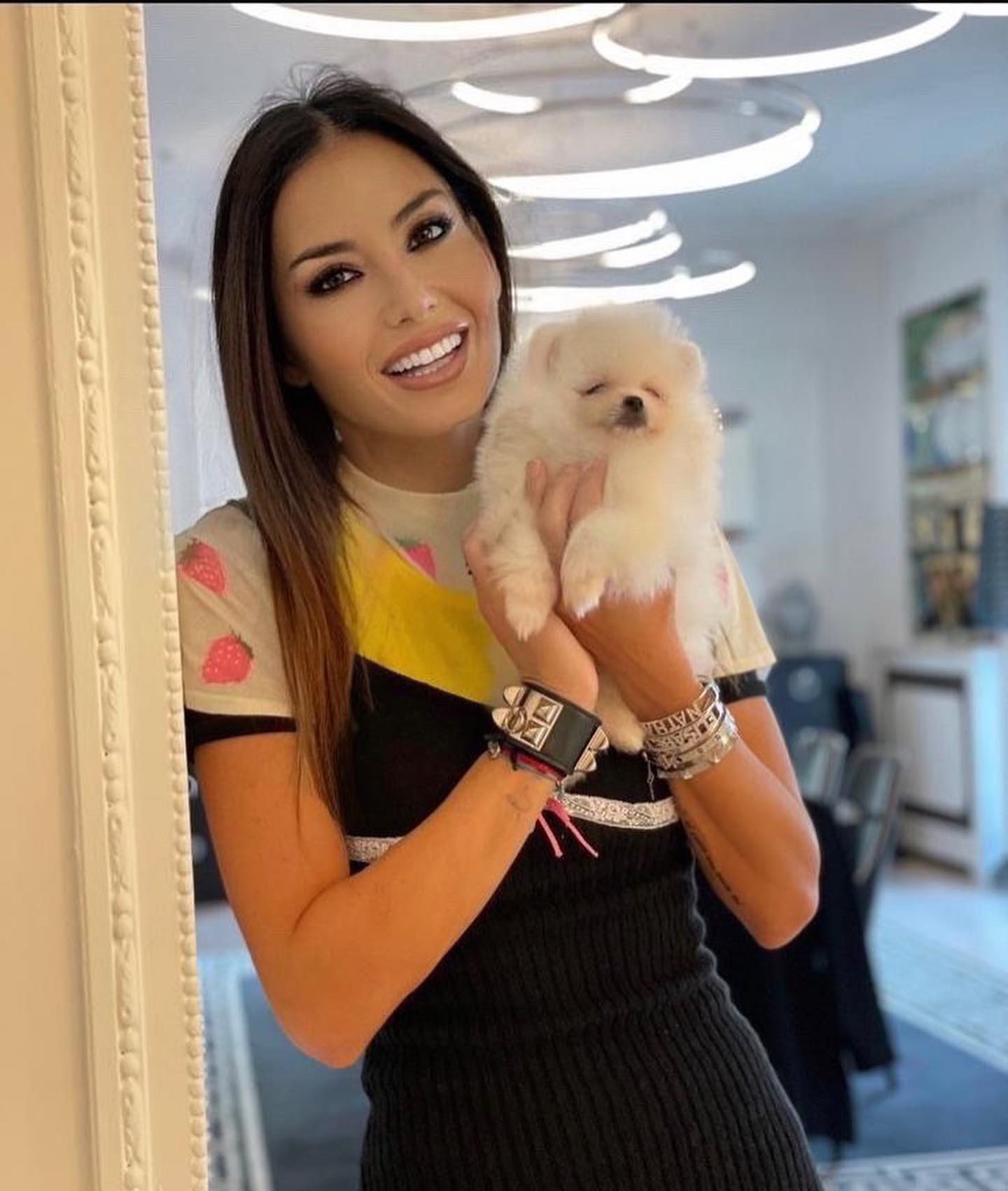 Elisabetta Gregoraci Vi presento “Love”..questa nuvoletta dì pelo bianca è la cagnolina di mia cugina...