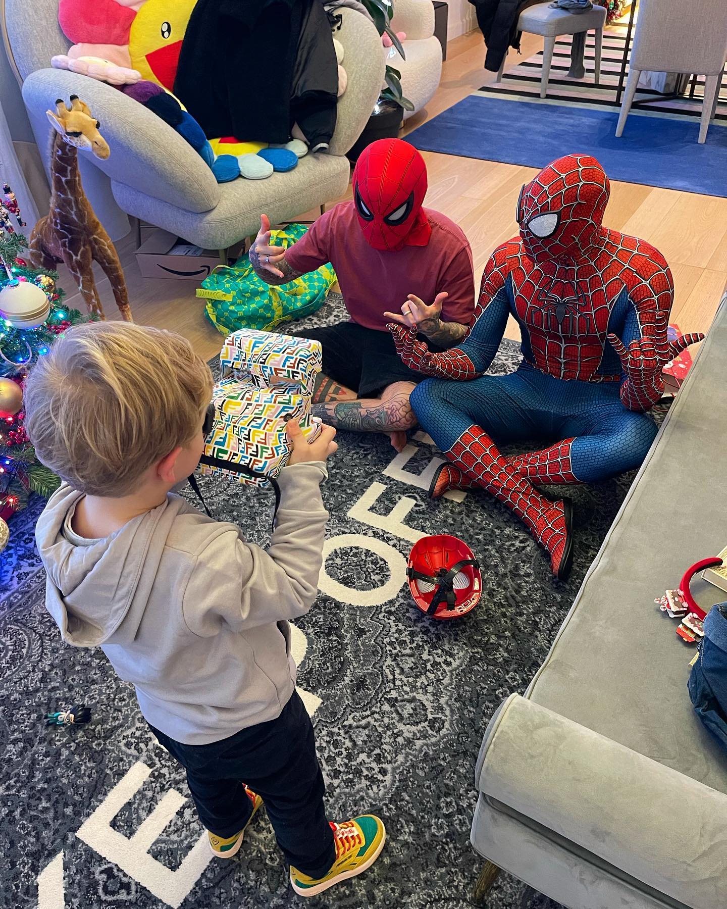 Fedez Quando preferisci Spider-Man a Babbo Natale 
Grazie di cuore  per questa belliss...