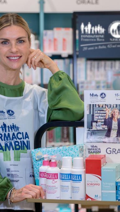 Martina Colombari IN FARMACIA PER I BAMBINI 
Il nostro grazie 
a tutti voi che avete
contribuito a...