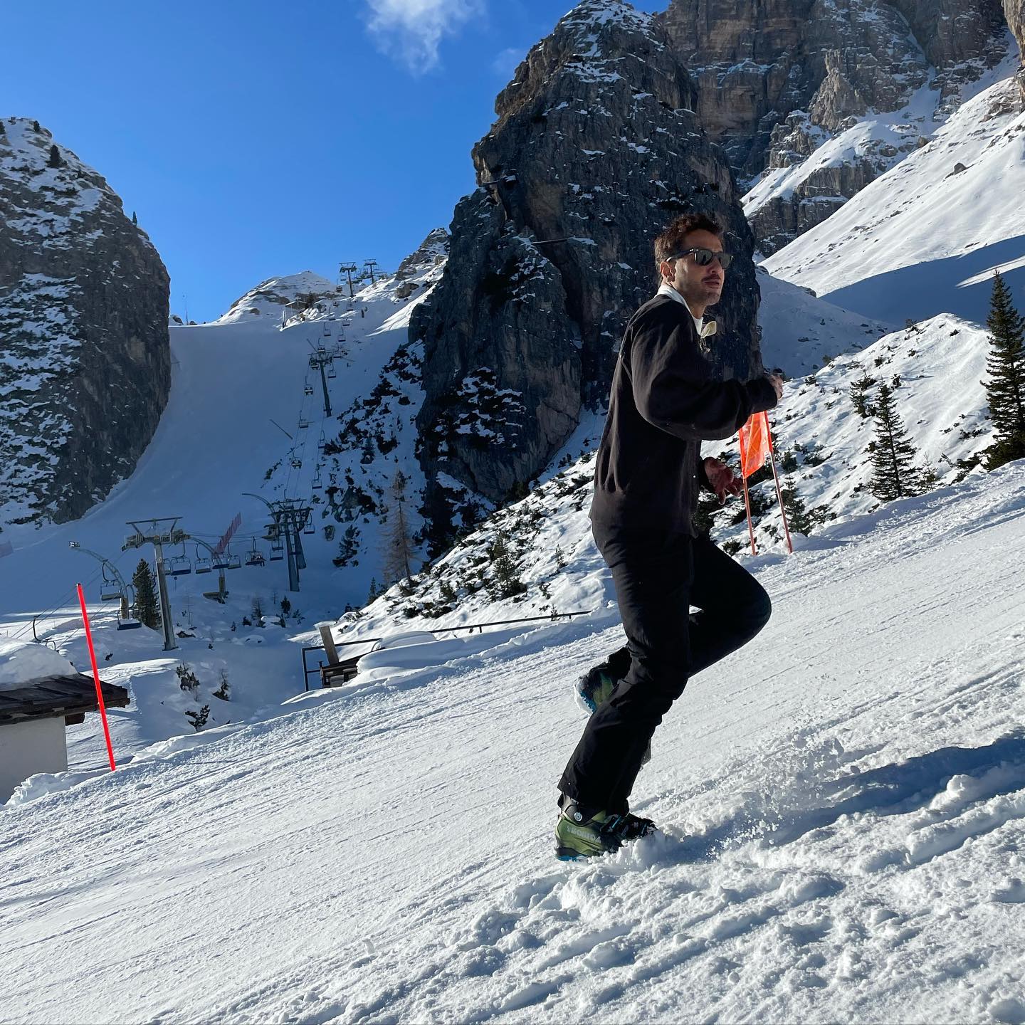 Fabrizio Corona “VACANZE” DI NATALE 2021.(MAESTRO DI SCI)....