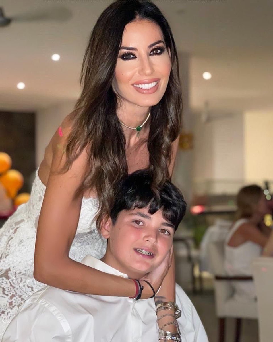 Elisabetta Gregoraci Ultima foto del 2021…aspettando il 2022 con te vita mia...