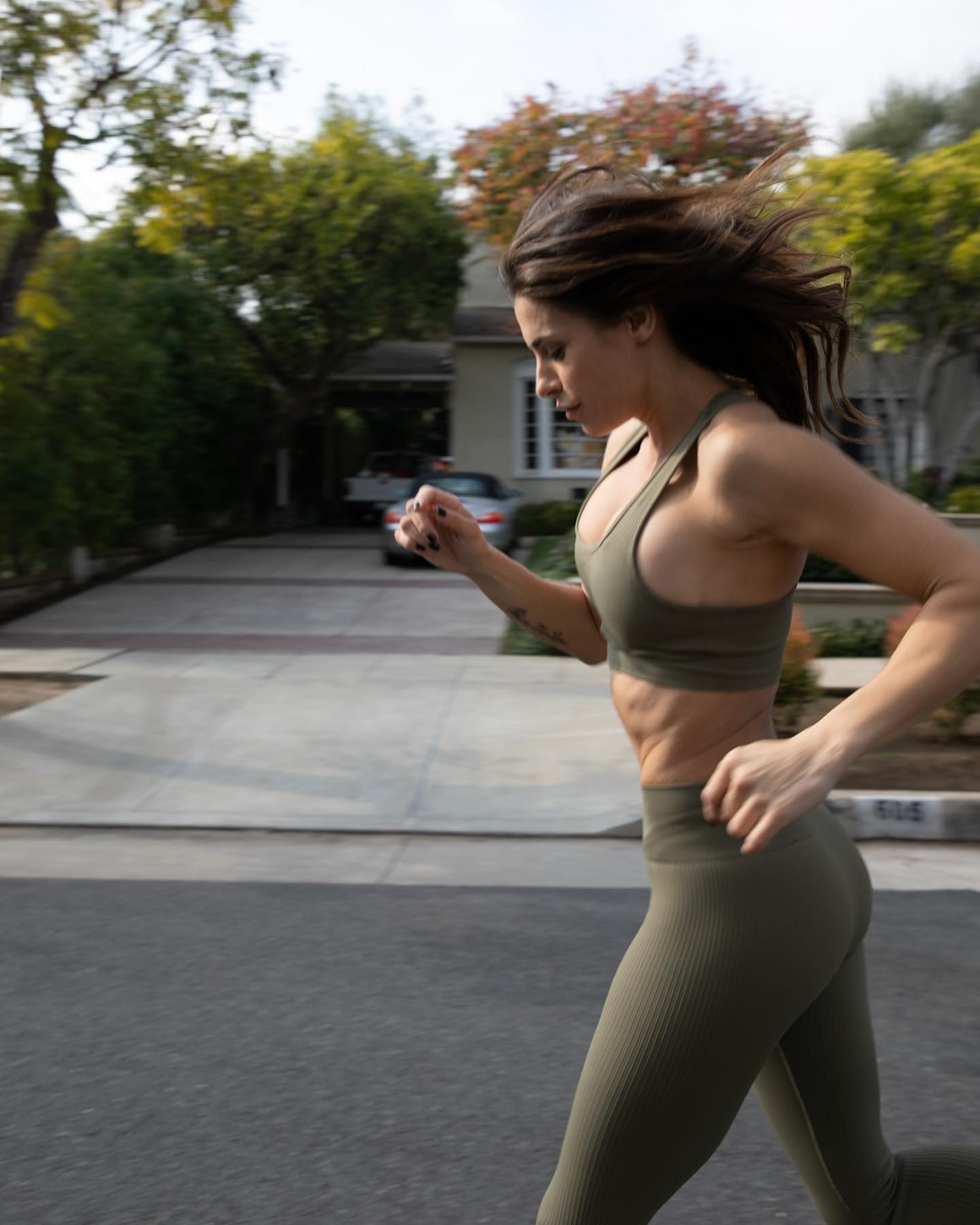 Elisabetta Canalis Running morning  
    adv...