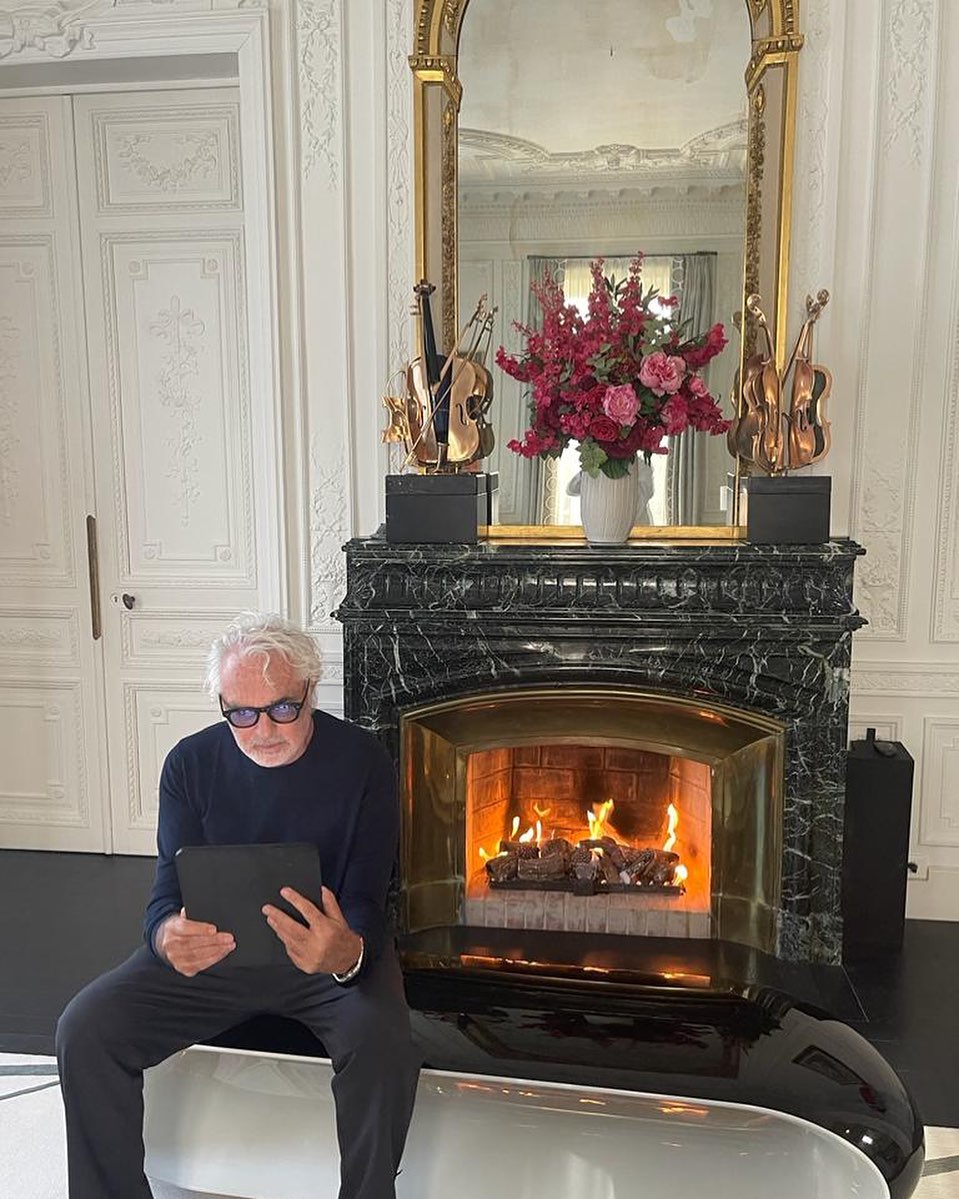 Flavio Briatore Un pomeriggio tranquillo a casa 

A quiet afternoon at home...