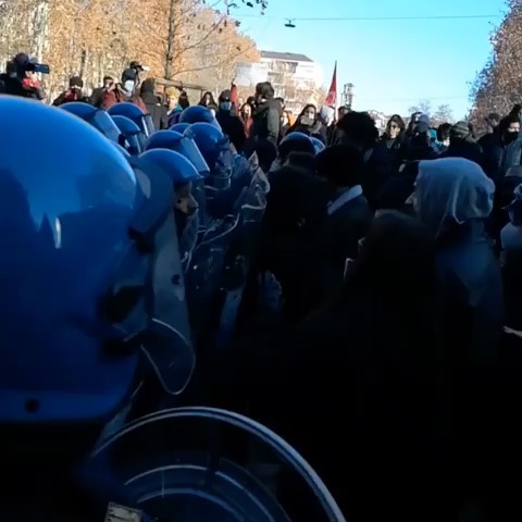 Selvaggia Lucarelli Ieri poche centinaia di studenti a Milano e Torino hanno manifestato contro l’al...