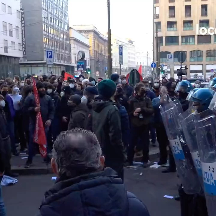 Selvaggia Lucarelli Ieri poche centinaia di studenti a Milano e Torino hanno manifestato contro l’al...