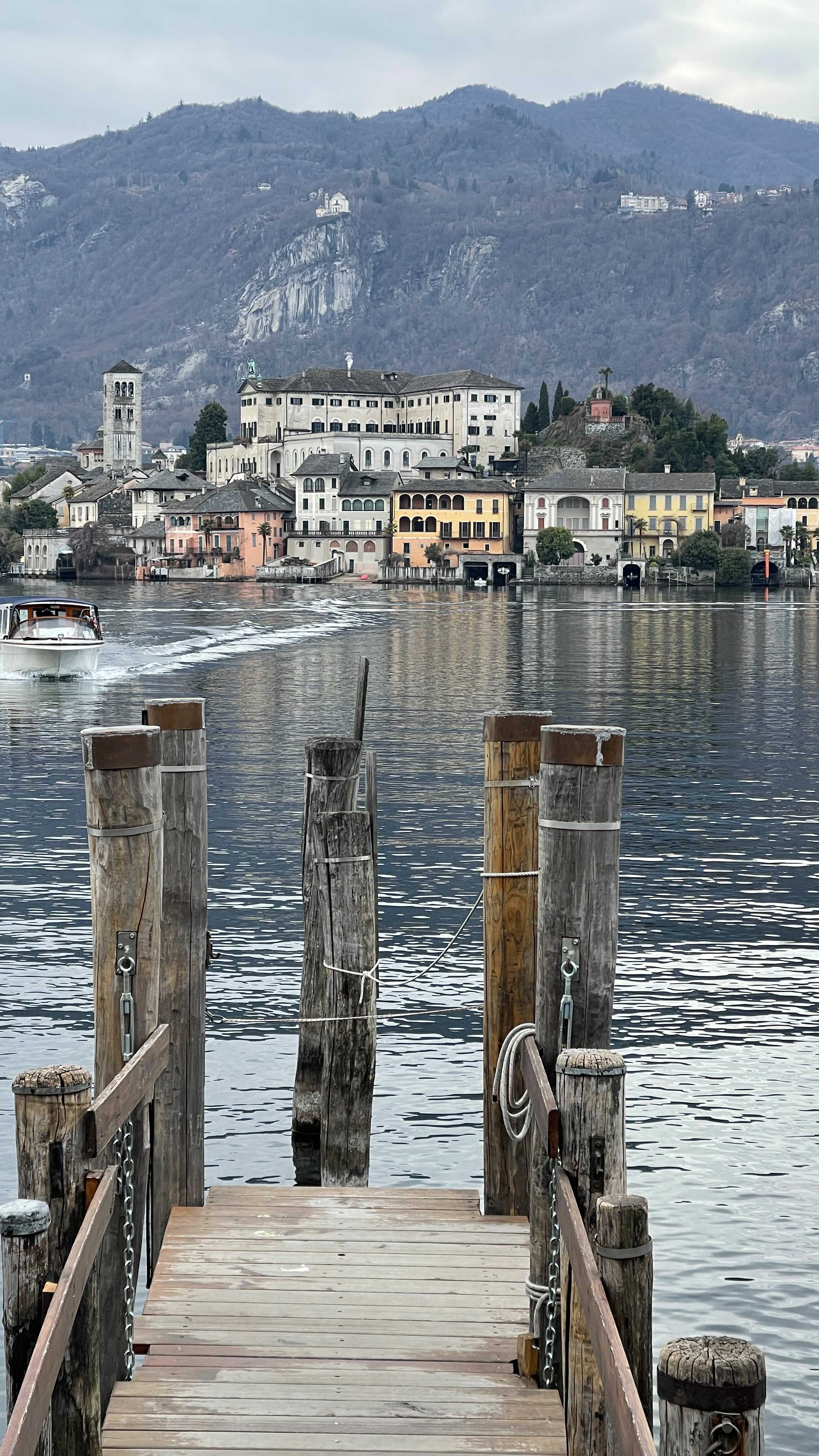 Selvaggia Lucarelli Pure in un sabato di febbraio (neanche troppo luminoso) il lago d’Orta e l’isola...