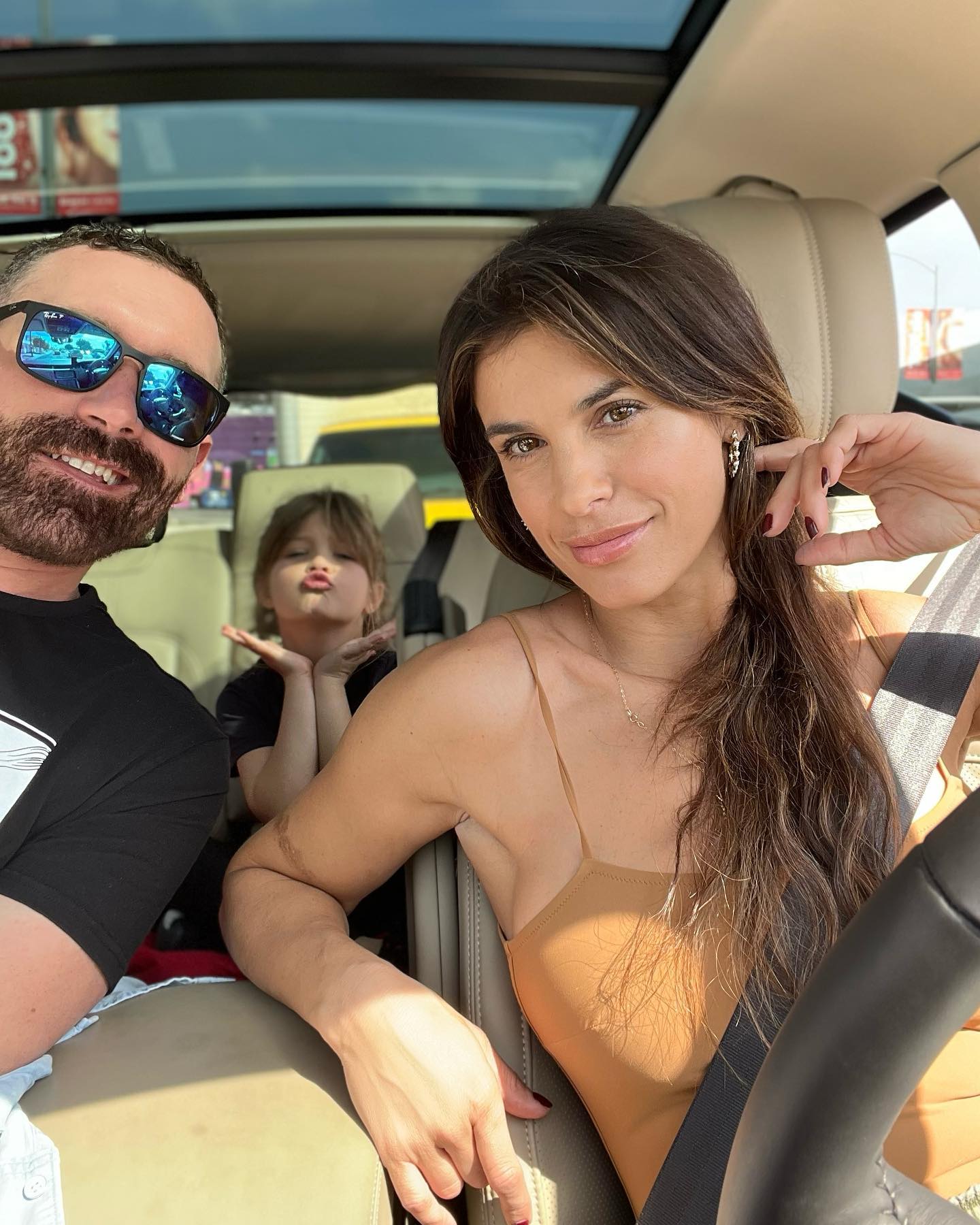 Elisabetta Canalis Mi mancate già e non vi siete ancora tolti da…...