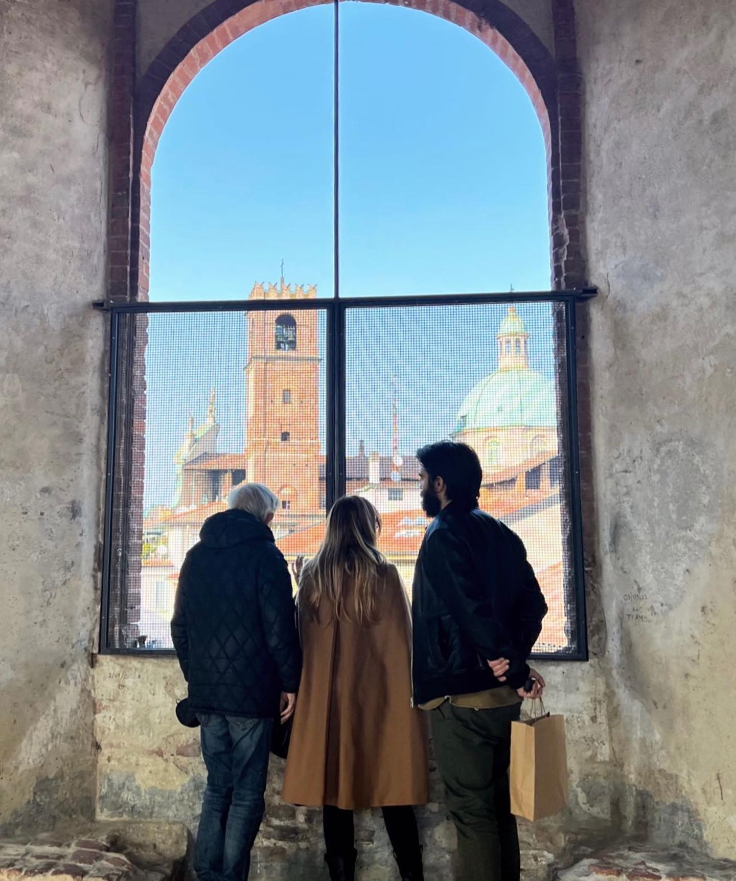 Selvaggia Lucarelli Oggi ha realizzato il sogno di rivedere la piazza di Vigevano dopo 35 anni, sei ...