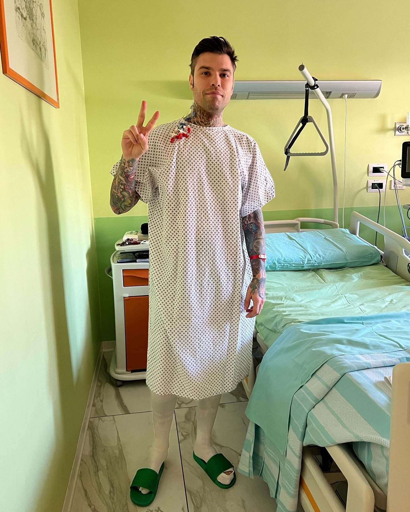 Fedez Settimana scorsa ho scoperto di avere un raro tumore neuroendocrino del pancreas...