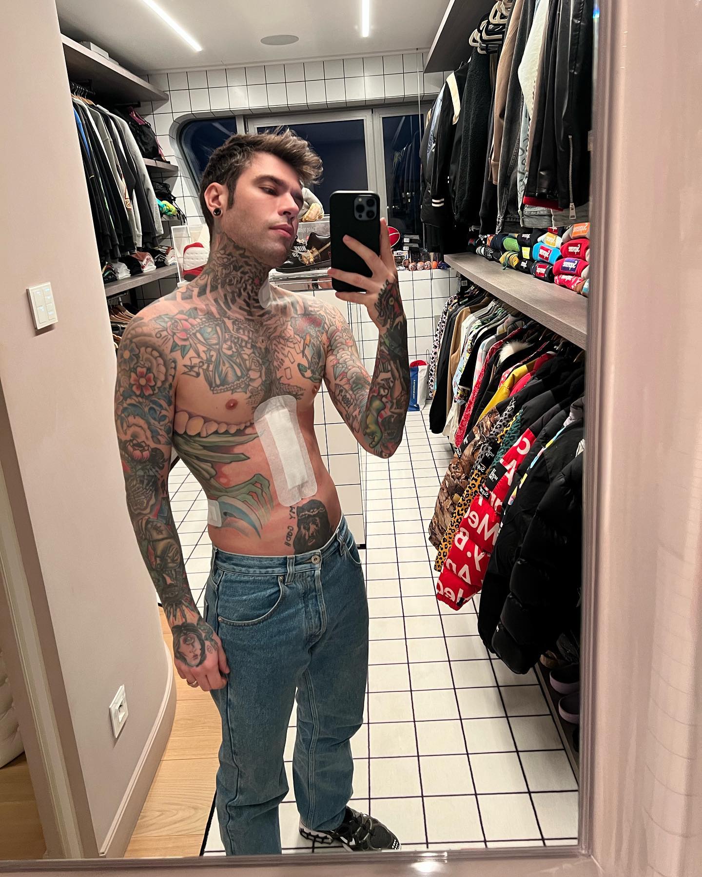 Fedez Non c’è nulla di brutto in una cicatrice se è stato il coraggio a causarla...