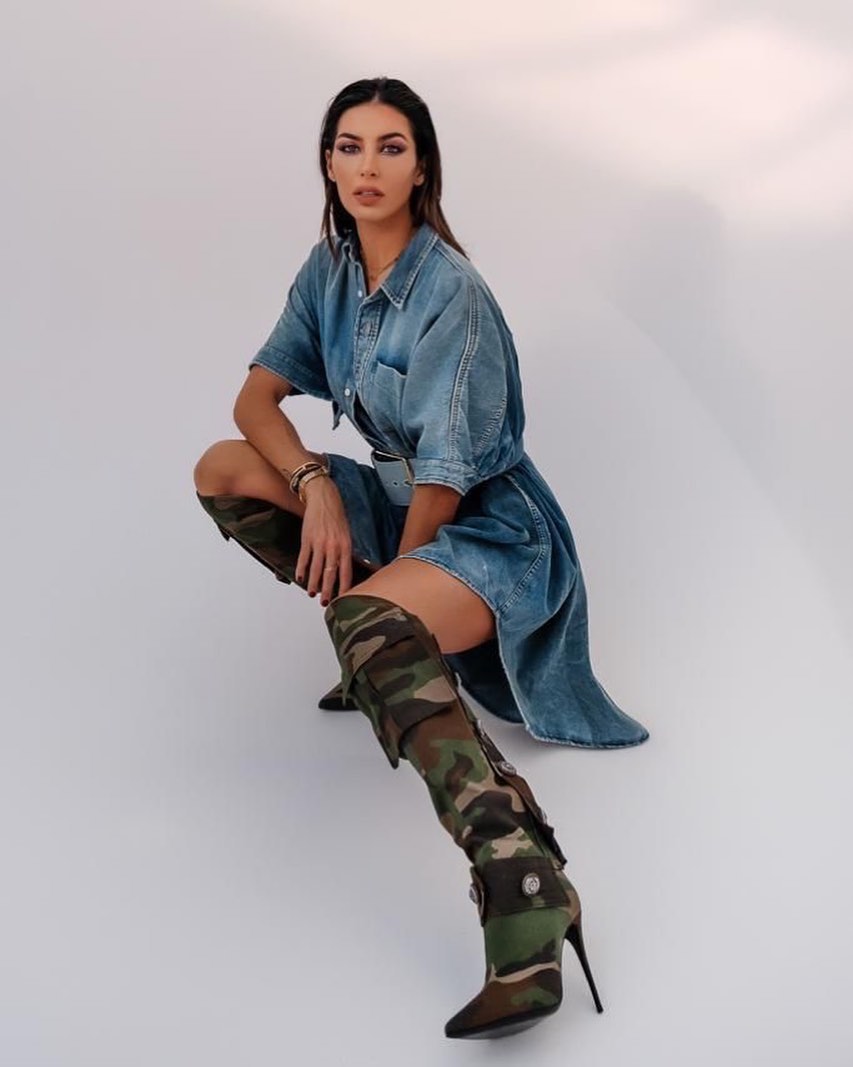 Elisabetta Gregoraci Quando il denim incontra il camouflage 
grazie  per il mio look WOW:
Camicia ove...