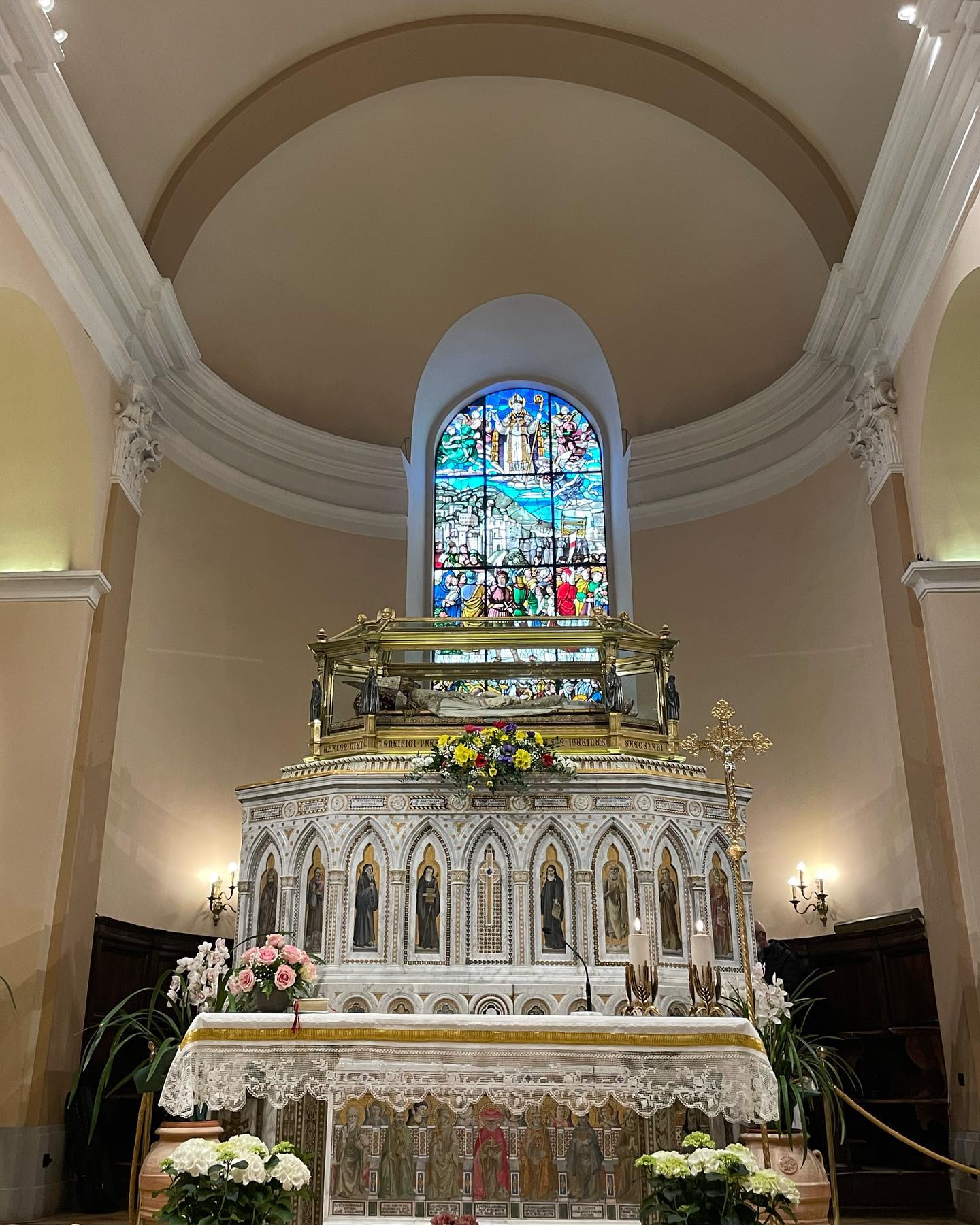 Martina Colombari Buona Pasqua ! 
Gubbio- Santuario e basilica di Sant’Ubaldo...