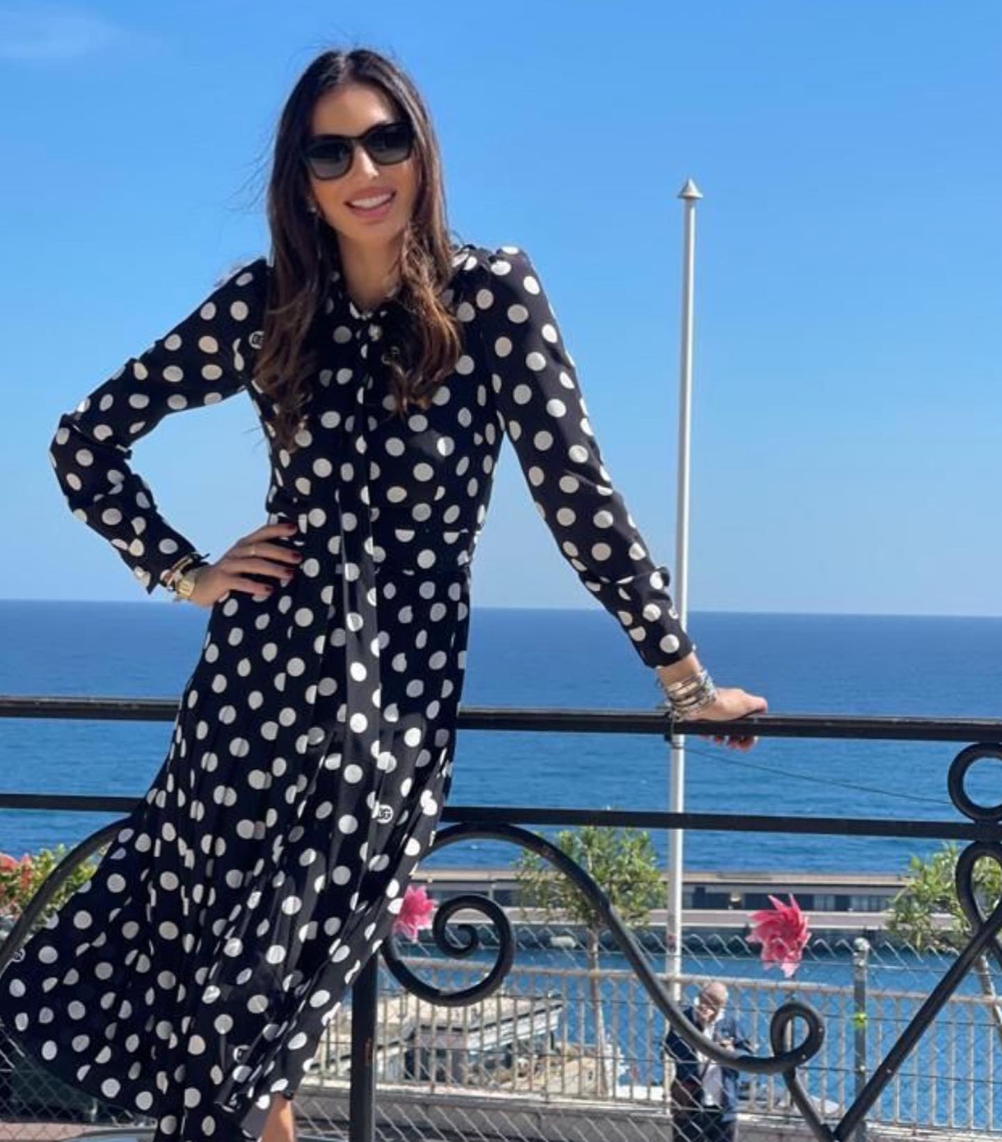 Elisabetta Gregoraci Buona Pasqua che  sia una Resurrezione di pace e serenità per tutti vi abbraccio...