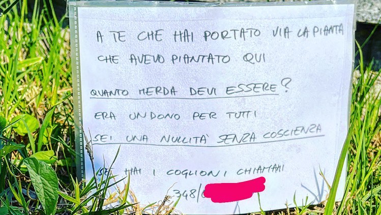 Selvaggia Lucarelli Vi ricordate la storia del bigliettino che ho trovato nell’aiuola vuota, quello ...