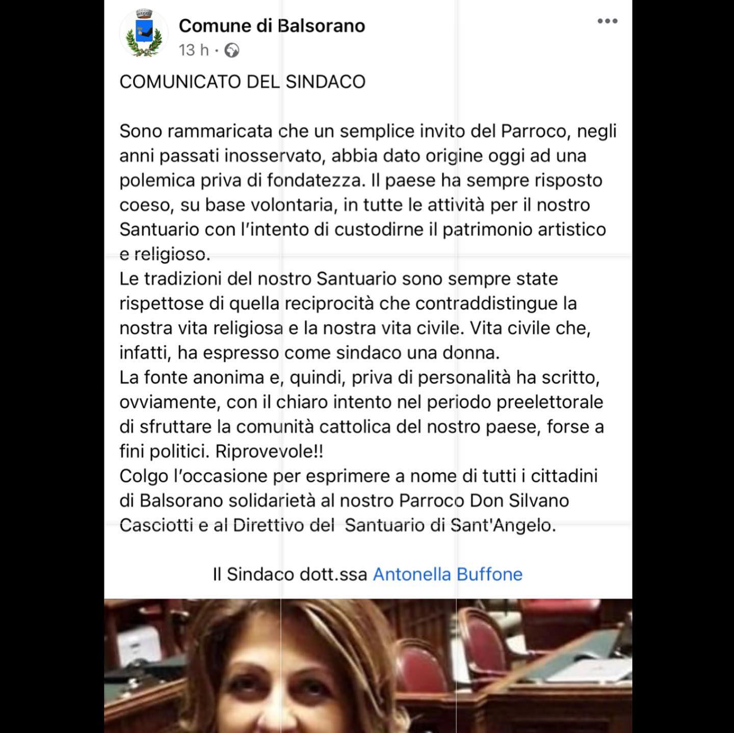 Selvaggia Lucarelli Amiche. Ci ritroviamo tutte lì oggi con scopa e paletta eh, mi raccomando. Gradi...