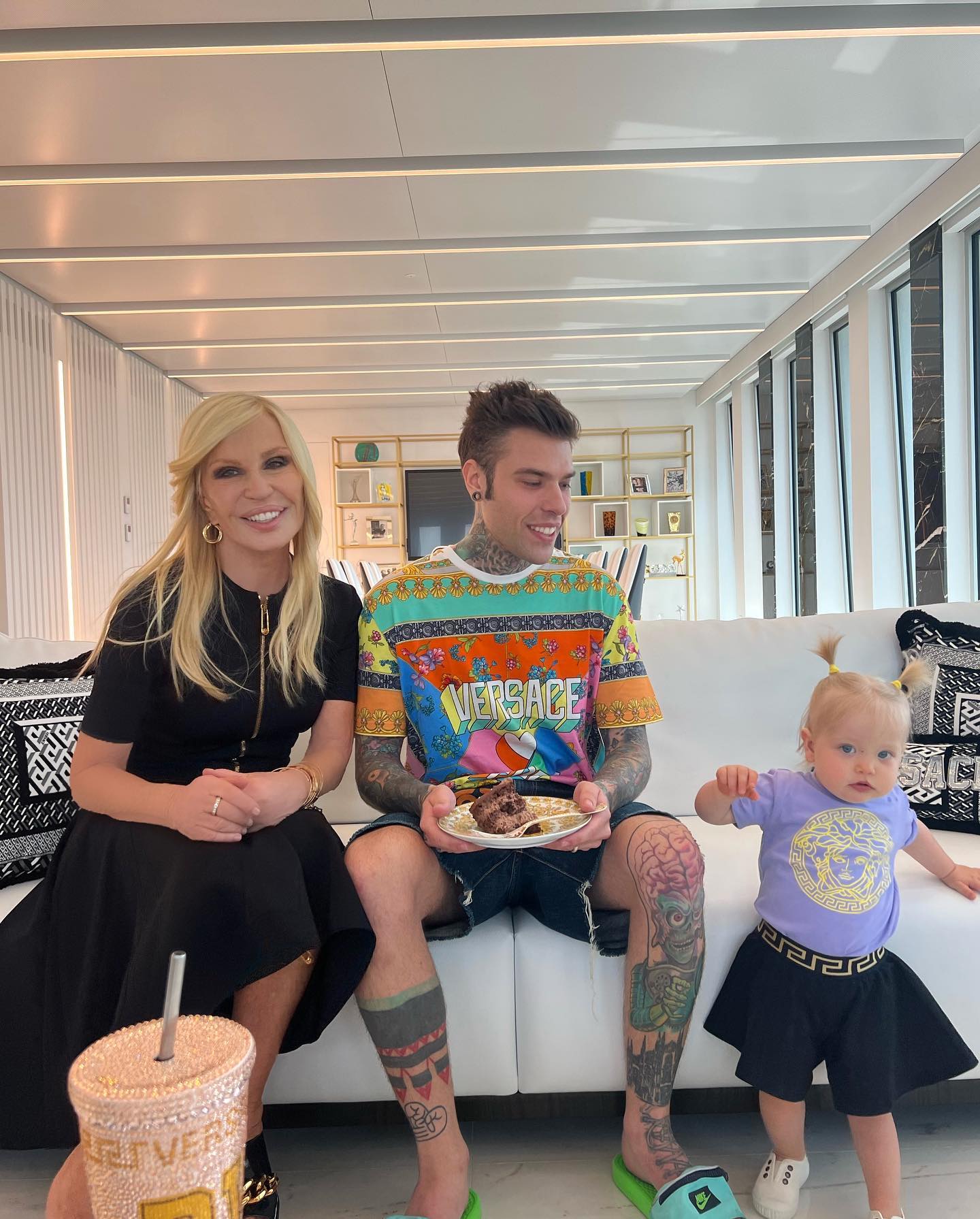 Fedez Vittoria meets zia Donatella...