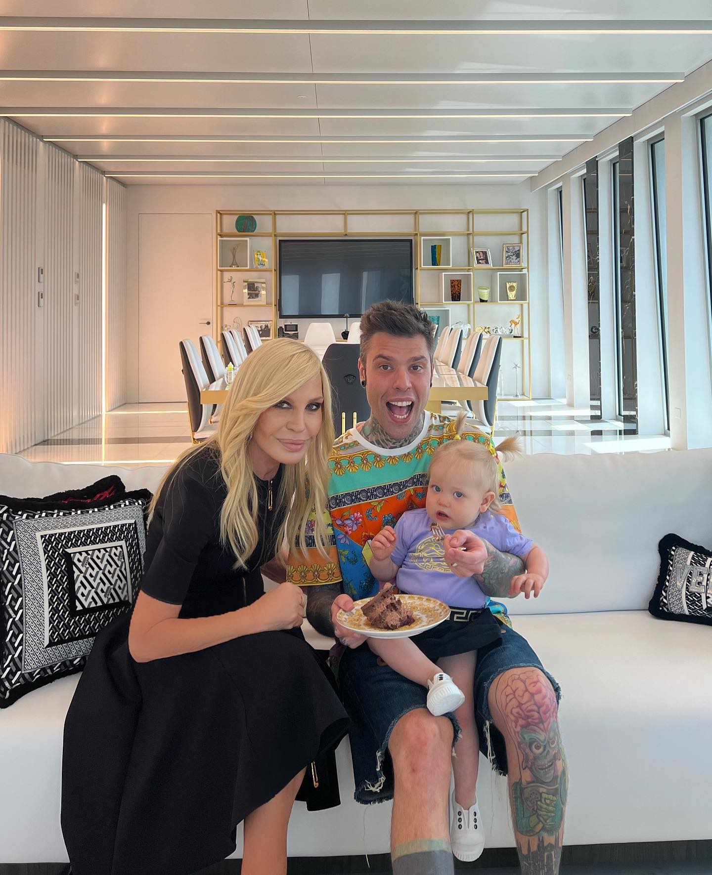 Fedez Vittoria meets zia Donatella...