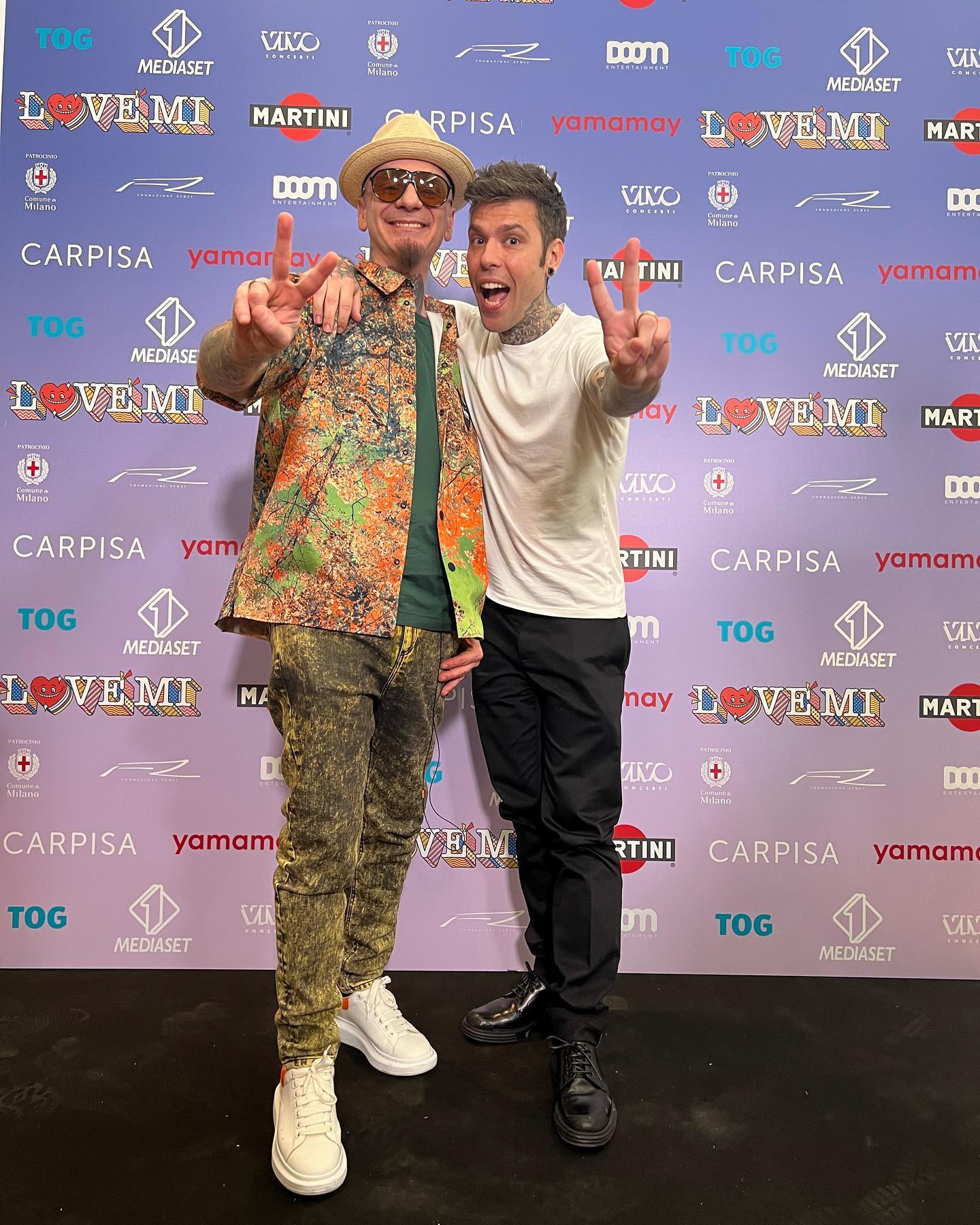 Fedez Fedez & J-Ax 28 Giugno concerto gratuito di beneficenza in Piazza del Duomo a Mi...