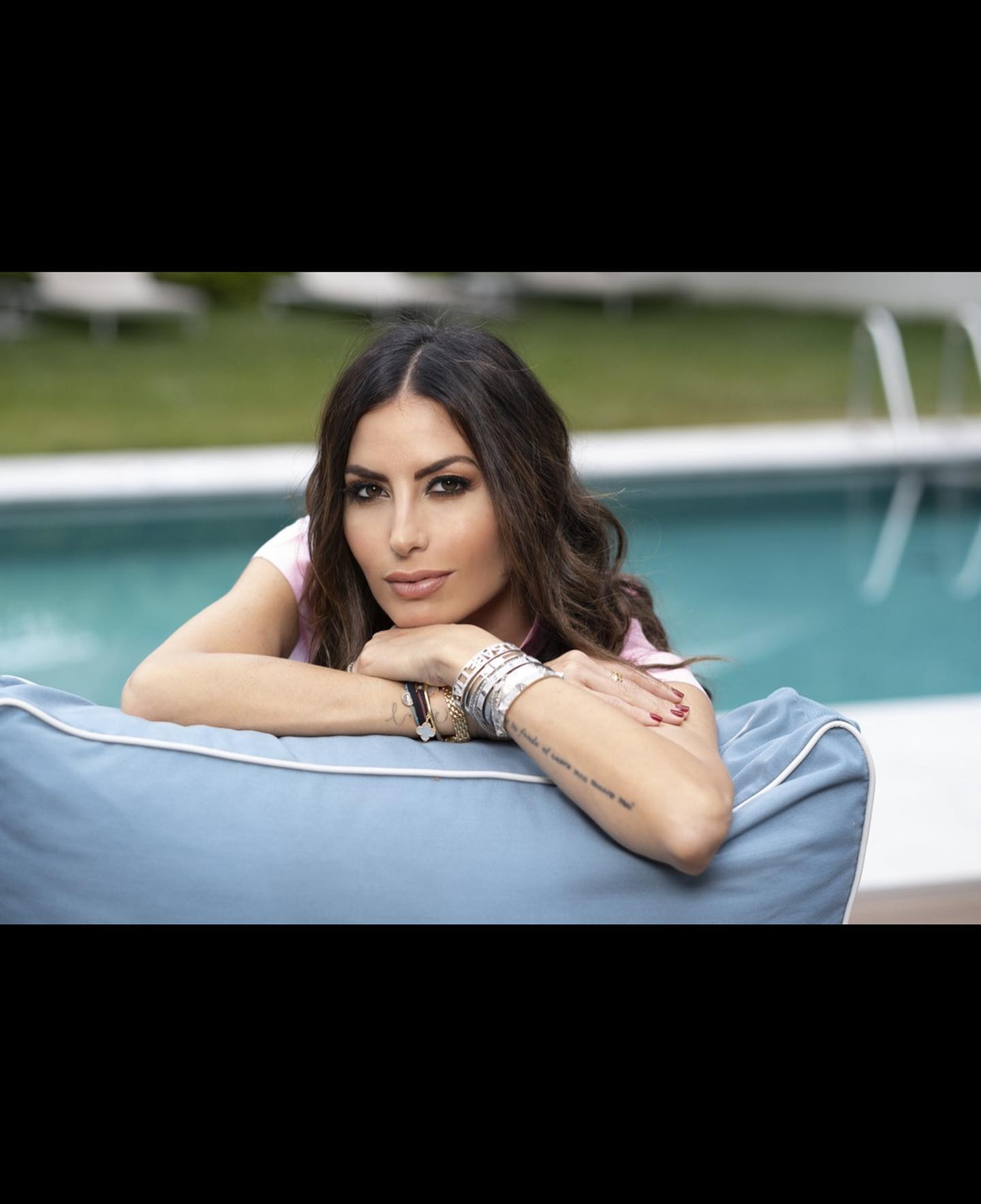 Elisabetta Gregoraci Ciao amici e amiche per chi avesse voglia di leggermi questa settimana sono in c...