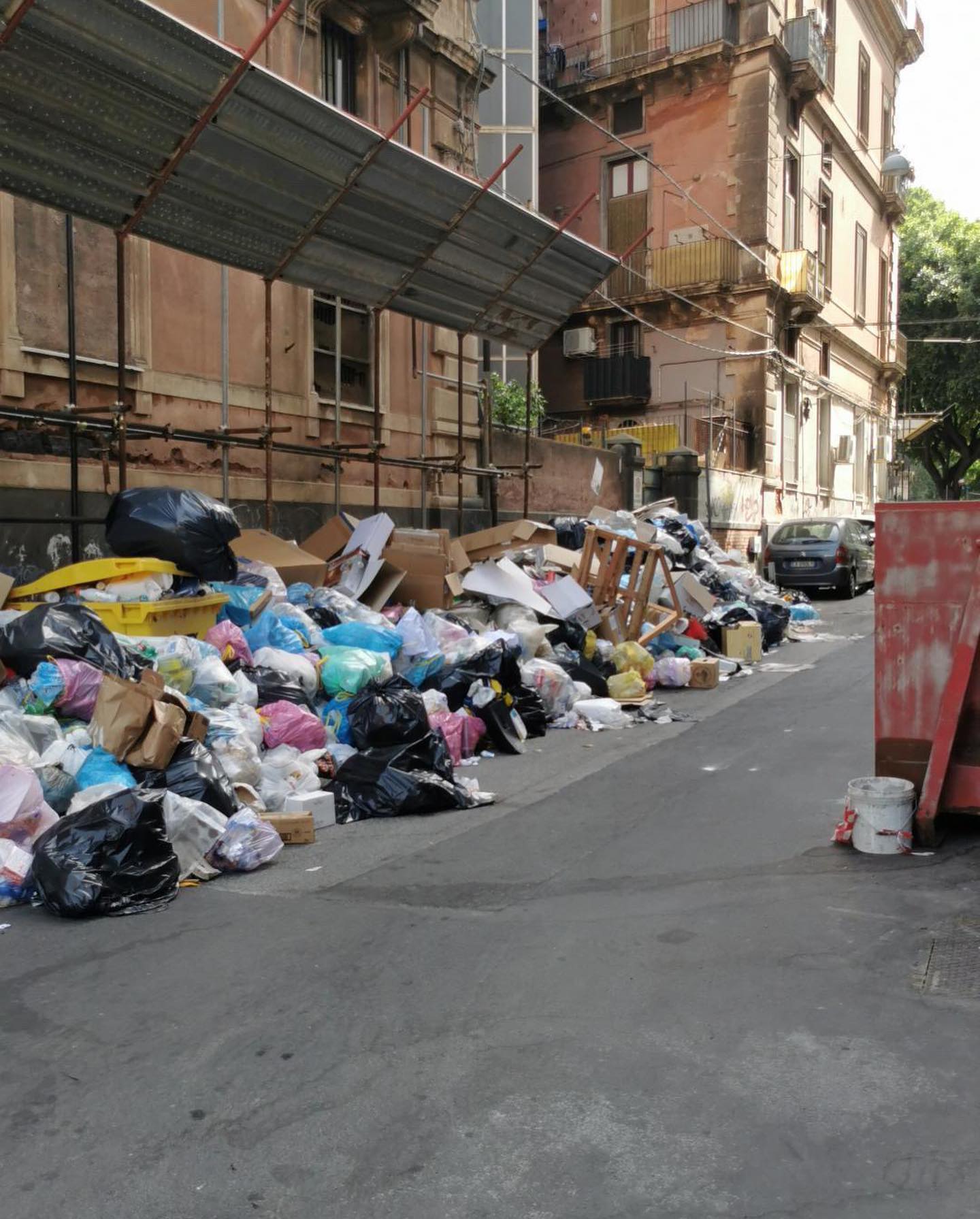 Selvaggia Lucarelli Una mia amica ha girato questo video (siamo a Roma Prati) in cui si nota con qua...