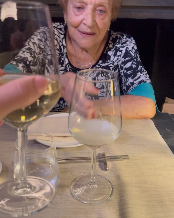 Fedez Cena romantica con la nonna...