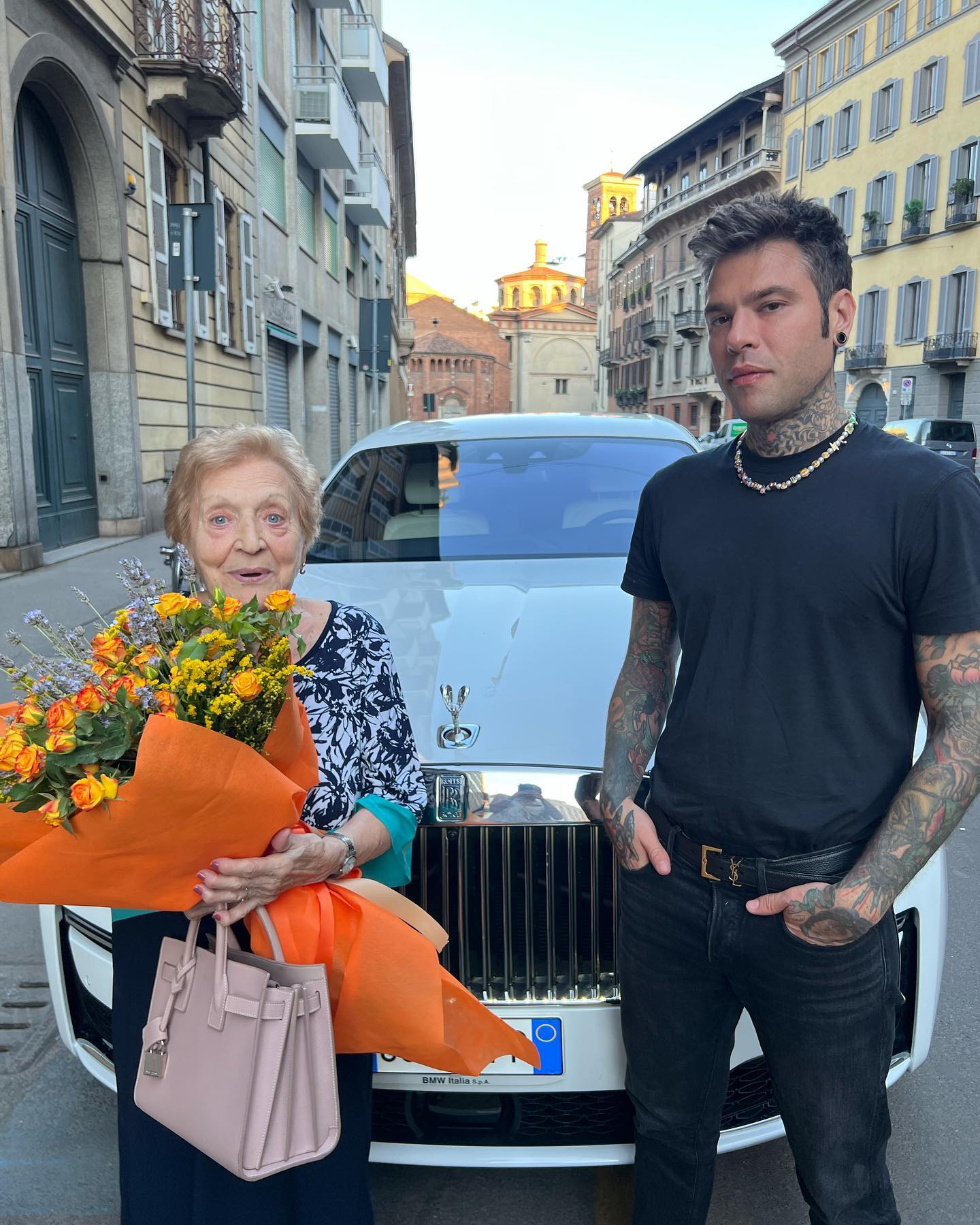 Fedez Cena romantica con la nonna...