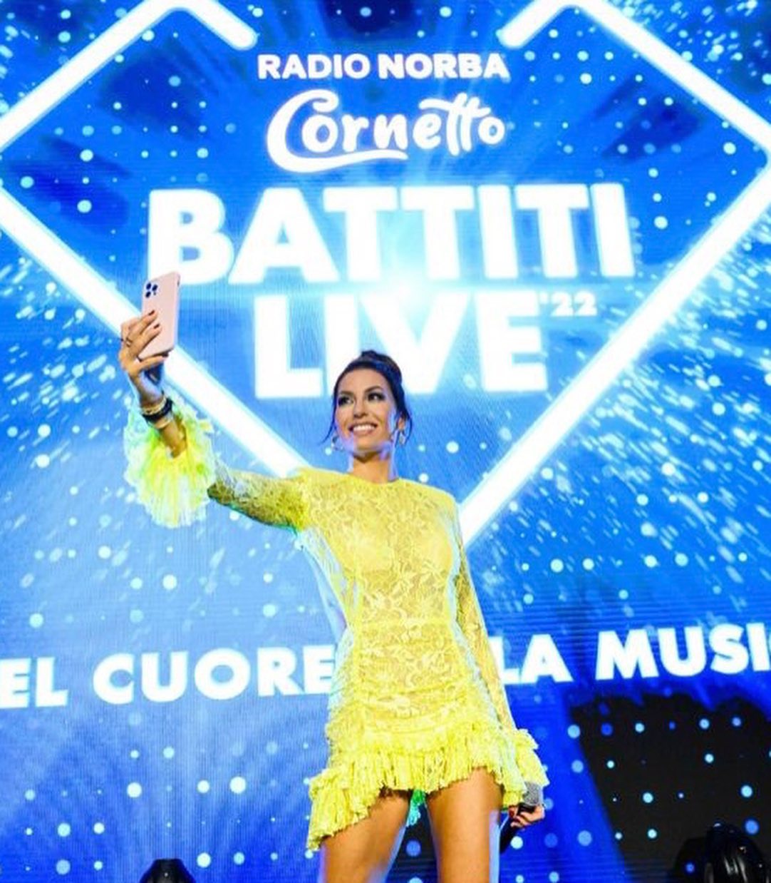 Elisabetta Gregoraci Che Emozione!!! 

Questa sera parte 
 su  
21:20 

Vi terremo compagnia con il m...