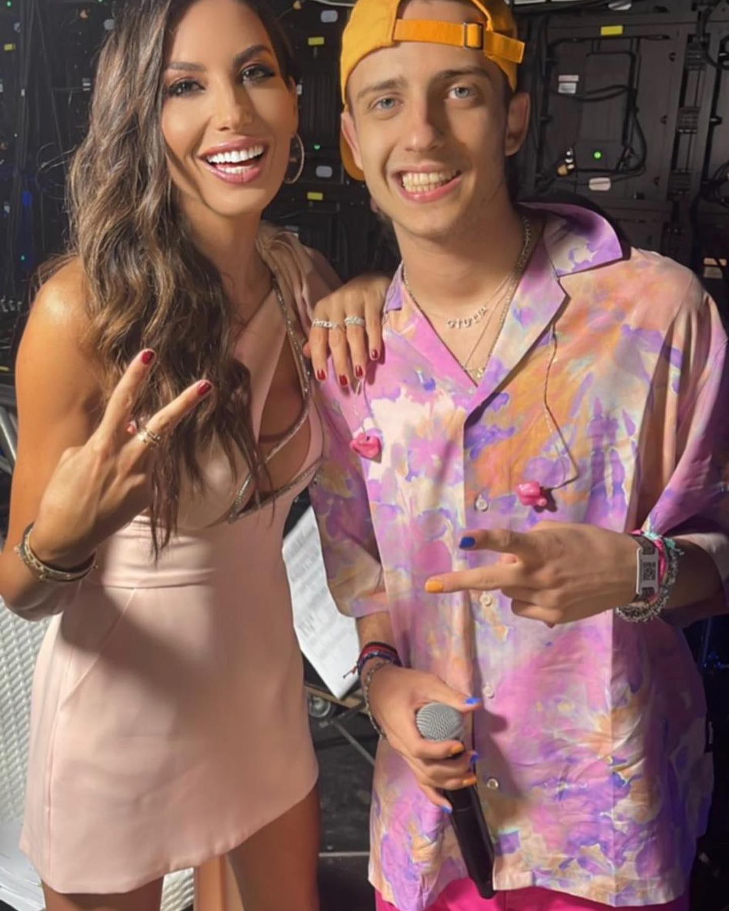 Elisabetta Gregoraci Tanta musica, sorrisi e adrenalina pura! 

Questa sera torna
 su  
21:20 

Vi po...