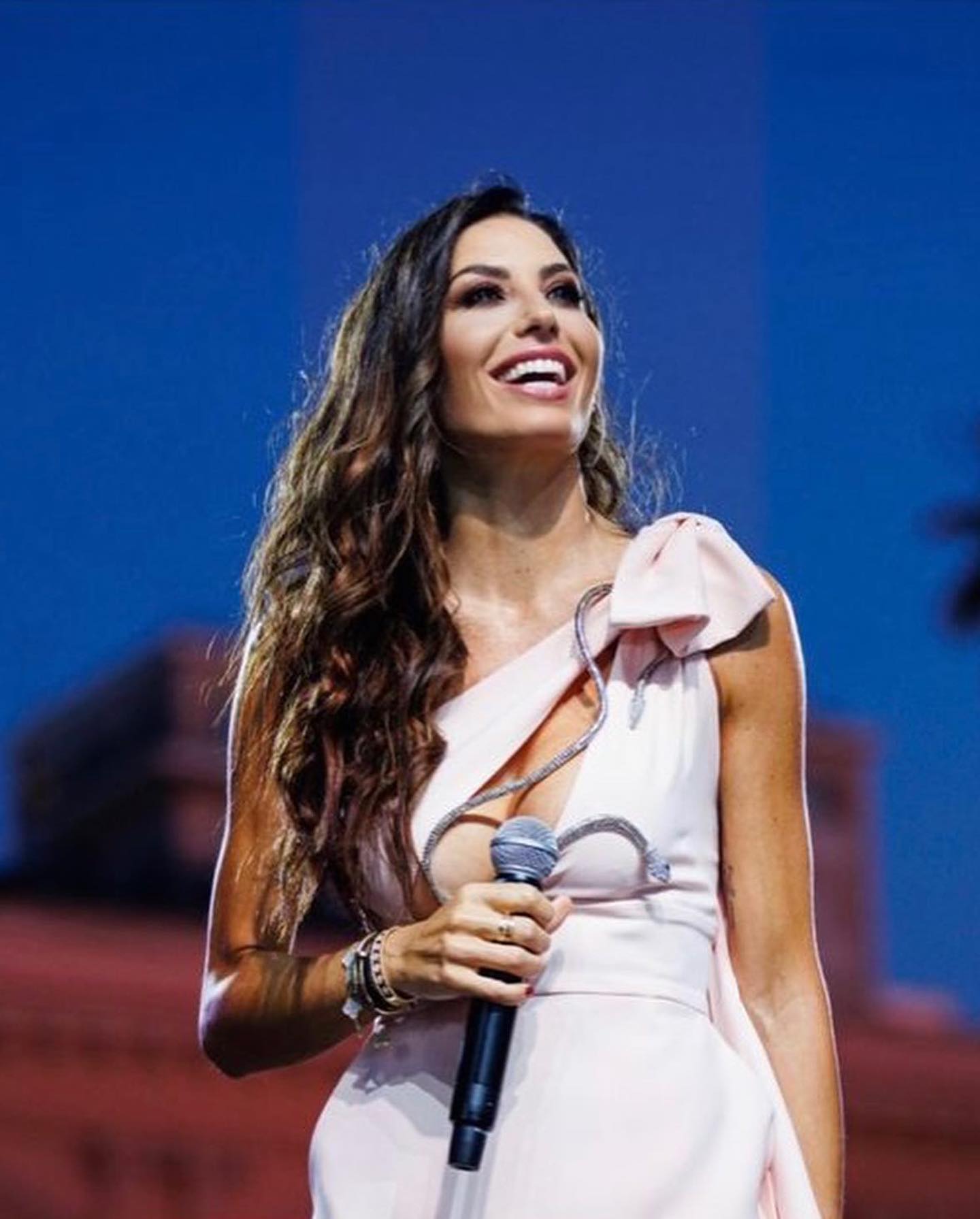 Elisabetta Gregoraci Tanta musica, sorrisi e adrenalina pura! 

Questa sera torna
 su  
21:20 

Vi po...